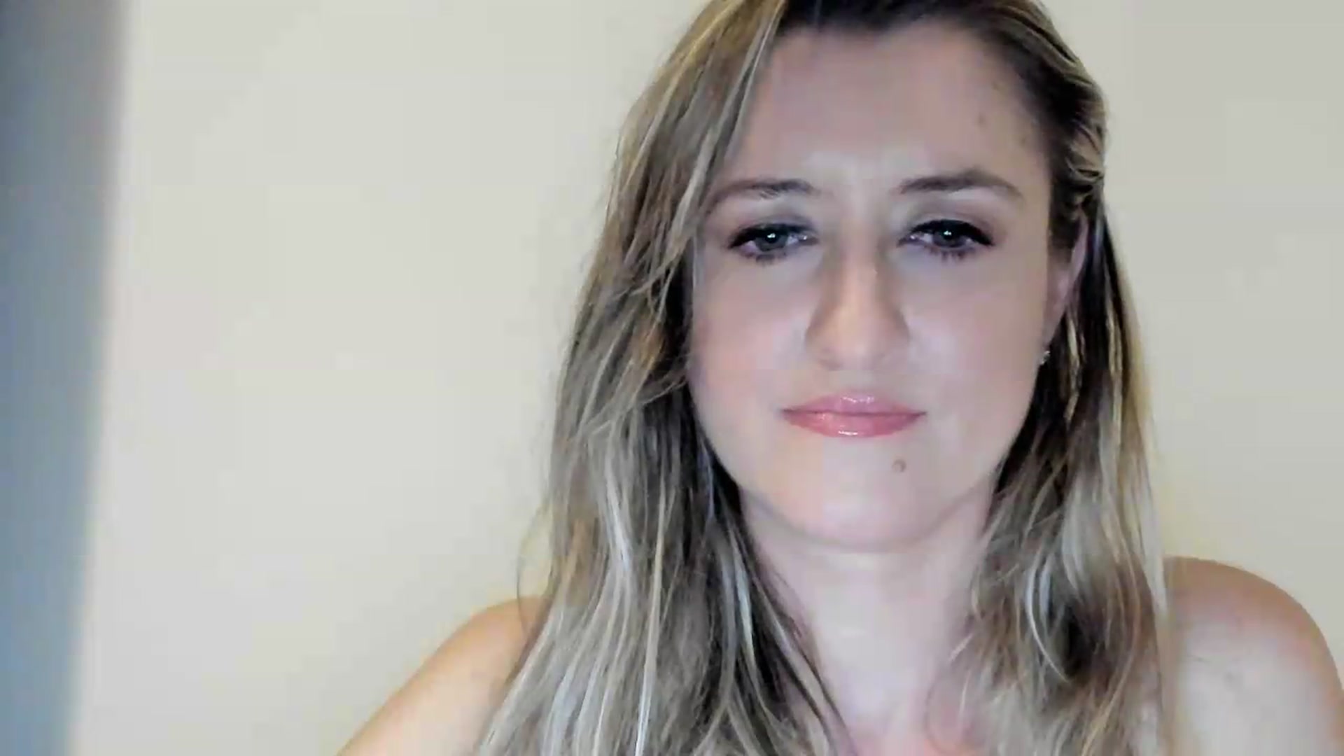 Gallery image thumbnail from BestDream's myfreecams stream on, 09/05/2026, 24:05 image 8 of 20