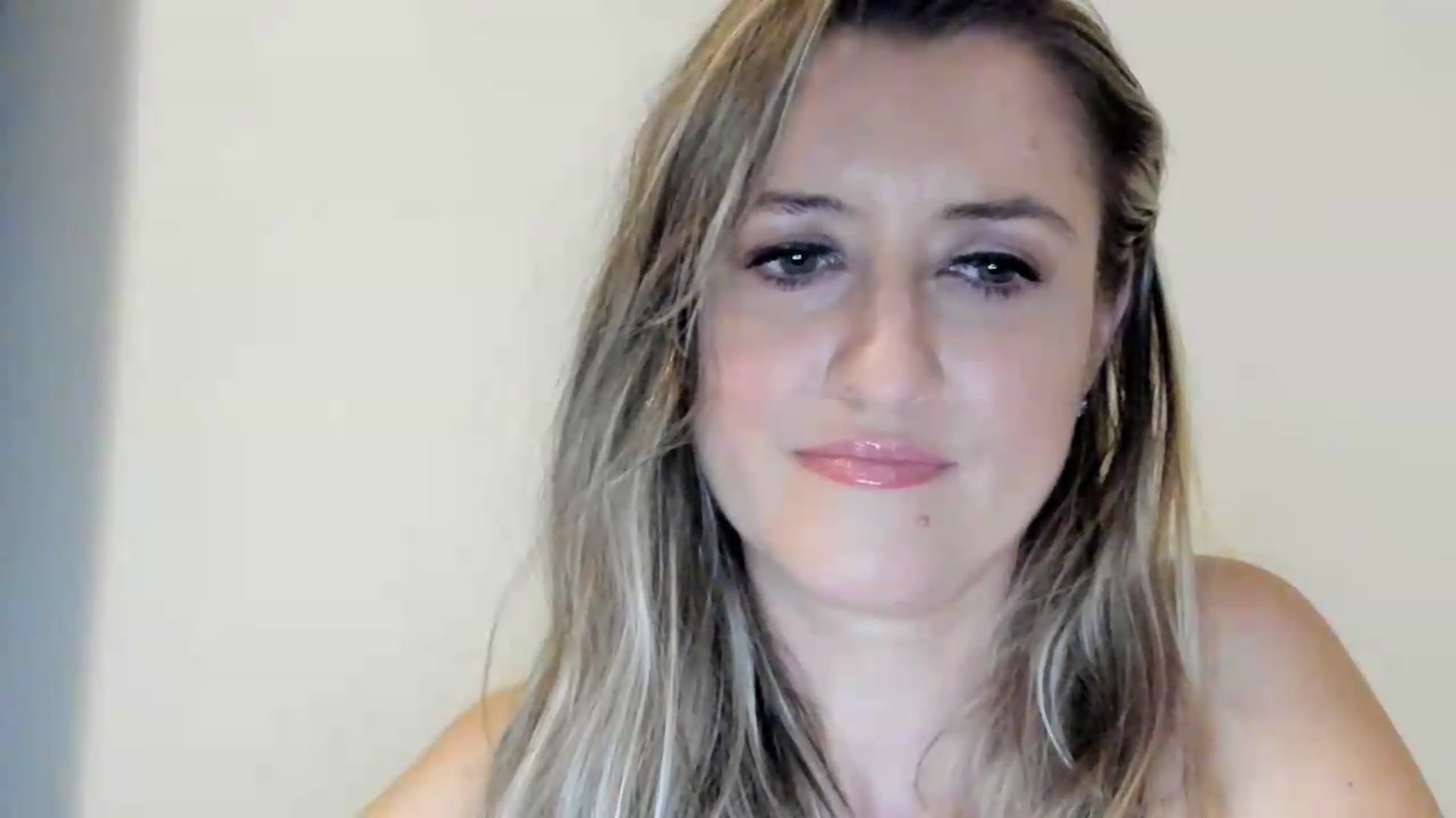 Gallery image thumbnail from BestDream's myfreecams stream on, 09/05/2026, 24:05 image 9 of 20