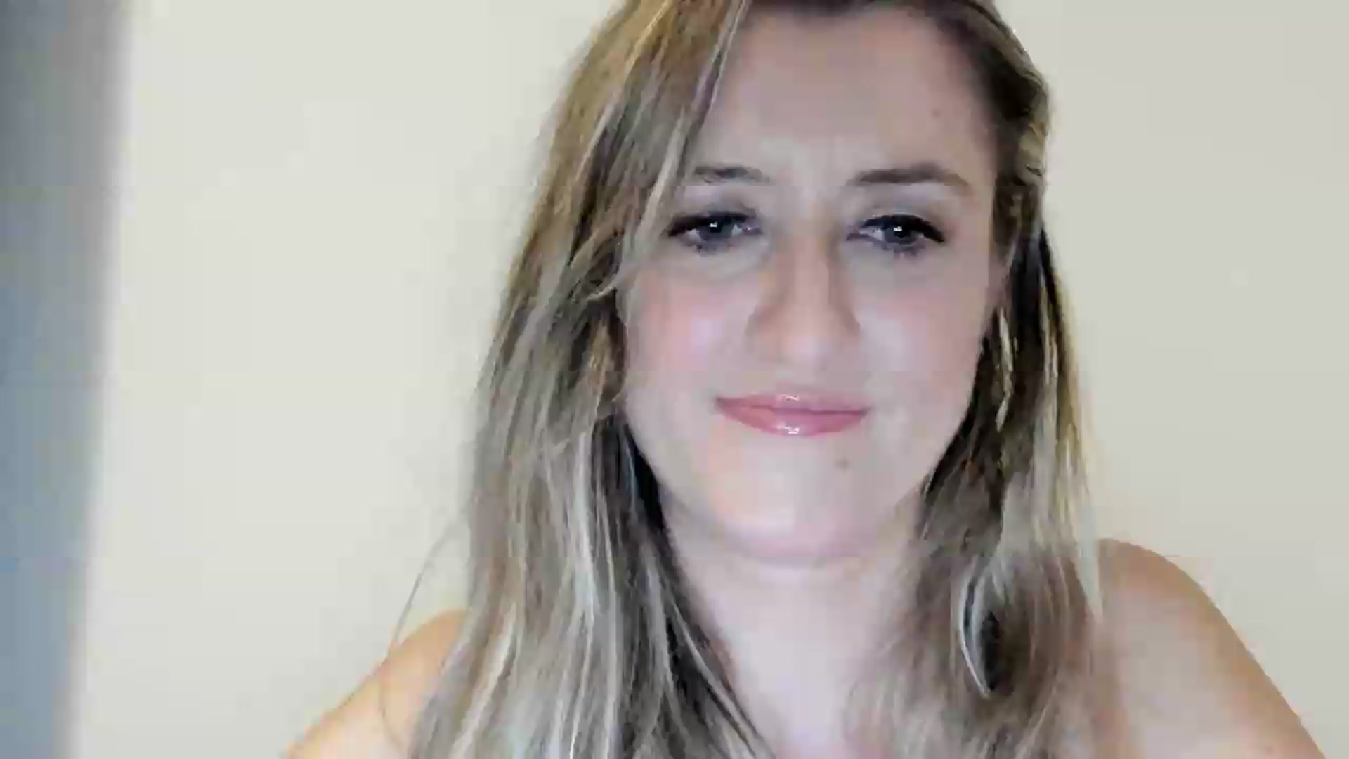 Gallery image thumbnail from BestDream's myfreecams stream on, 09/05/2026, 24:05 image 11 of 20