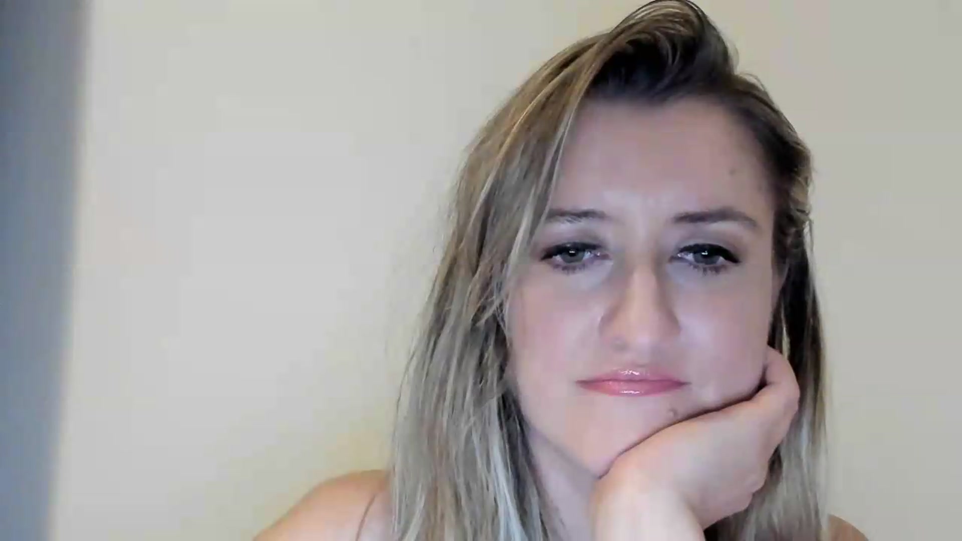 Gallery image thumbnail from BestDream's myfreecams stream on, 09/05/2026, 24:05 image 19 of 20