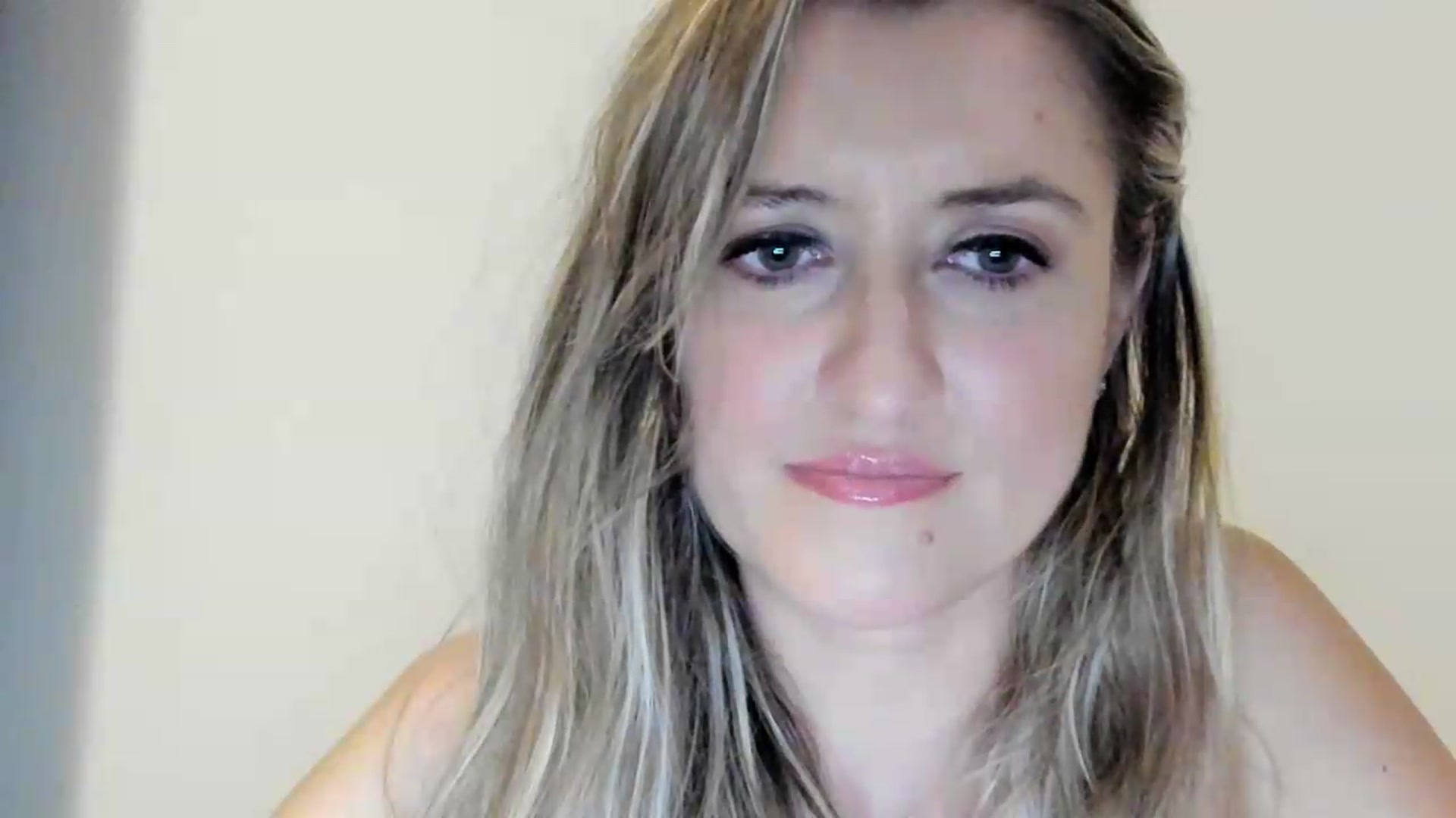 Gallery image thumbnail from BestDream's myfreecams stream on, 09/05/2026, 24:05 image 14 of 20