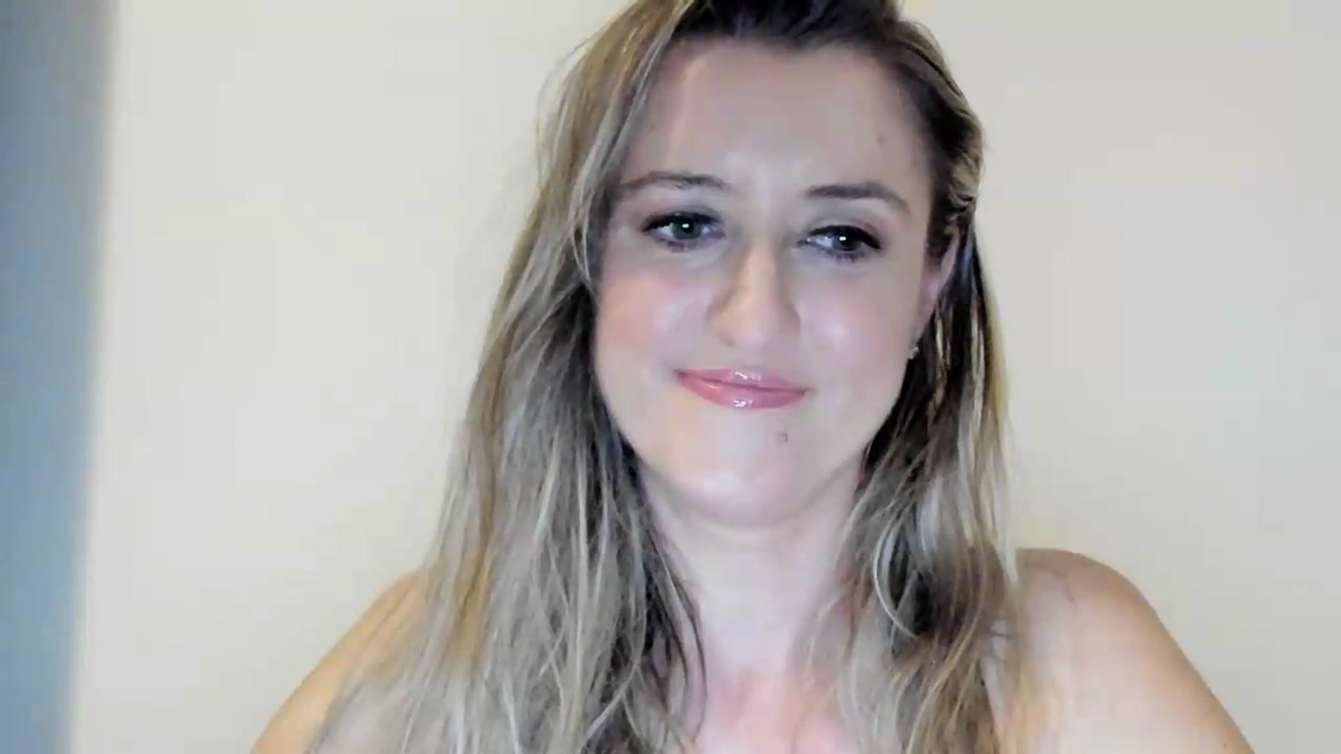 Gallery image thumbnail from BestDream's myfreecams stream on, 09/05/2026, 24:05 image 3 of 20
