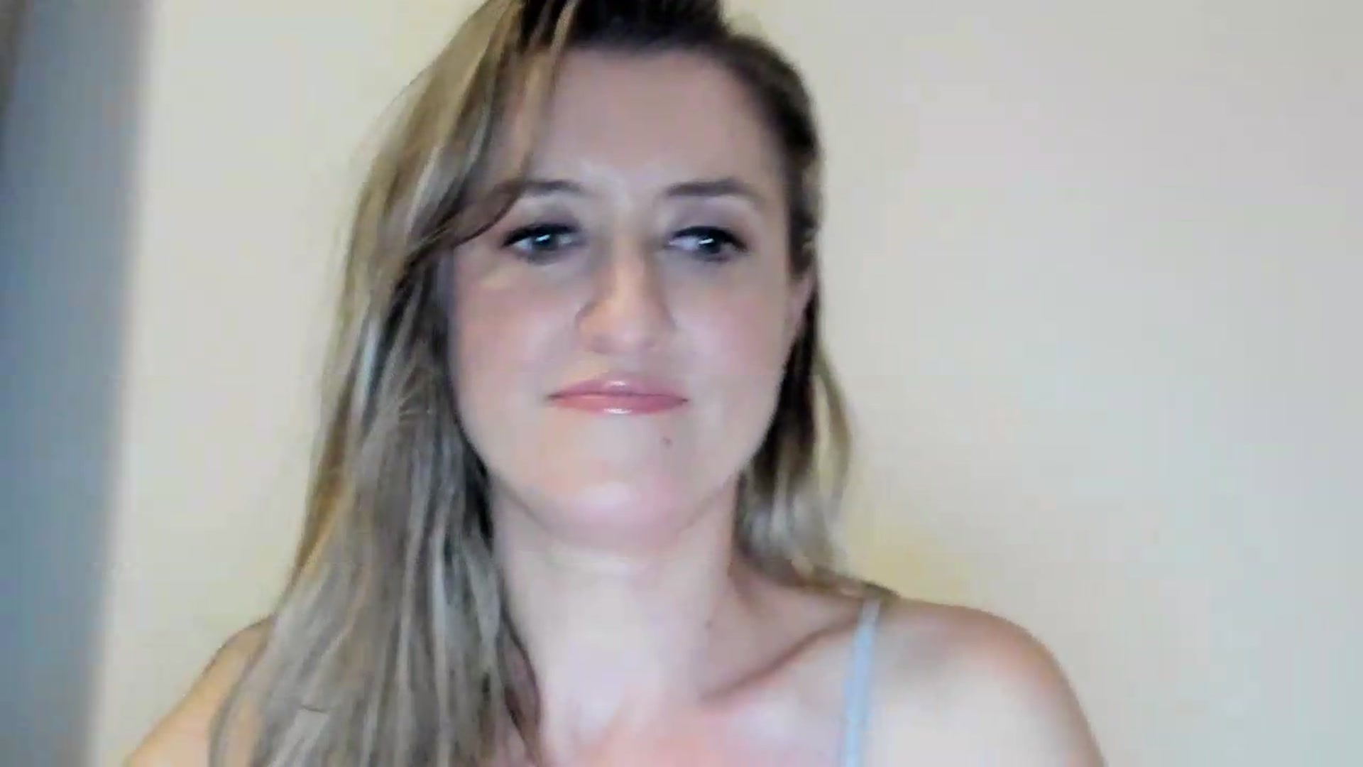 Gallery image thumbnail from BestDream's myfreecams stream on, 09/05/2026, 24:53 image 13 of 20
