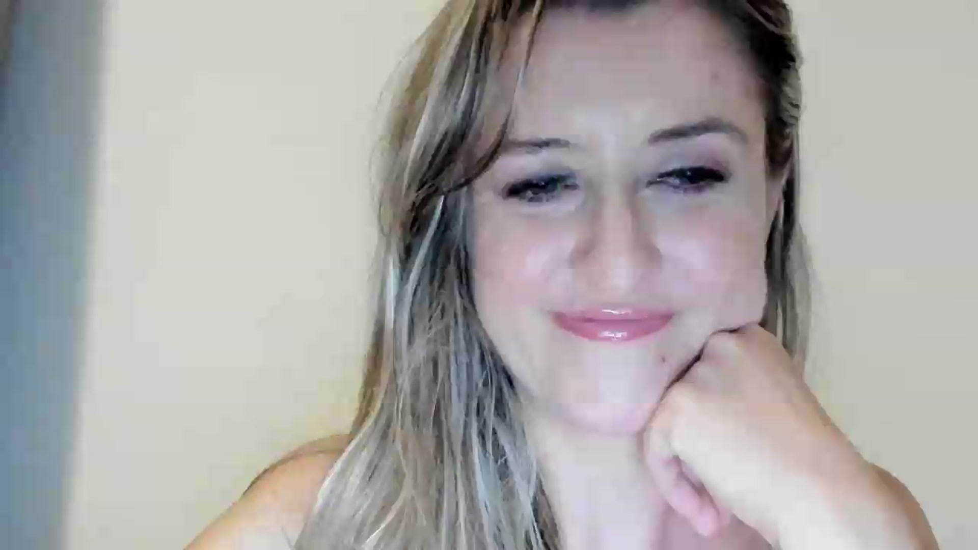 Gallery image thumbnail from BestDream's myfreecams stream on, 09/05/2026, 24:53 image 9 of 20