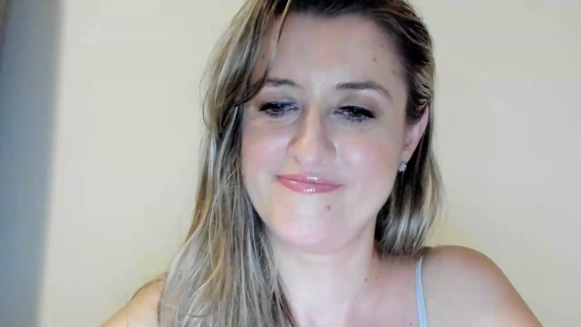 Gallery image thumbnail from BestDream's myfreecams stream on, 09/05/2026, 24:53 image 10 of 20