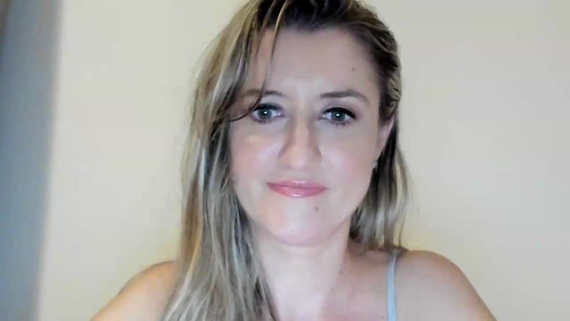 Gallery image thumbnail from BestDream's myfreecams stream on, 09/05/2026, 24:53 image 16 of 20