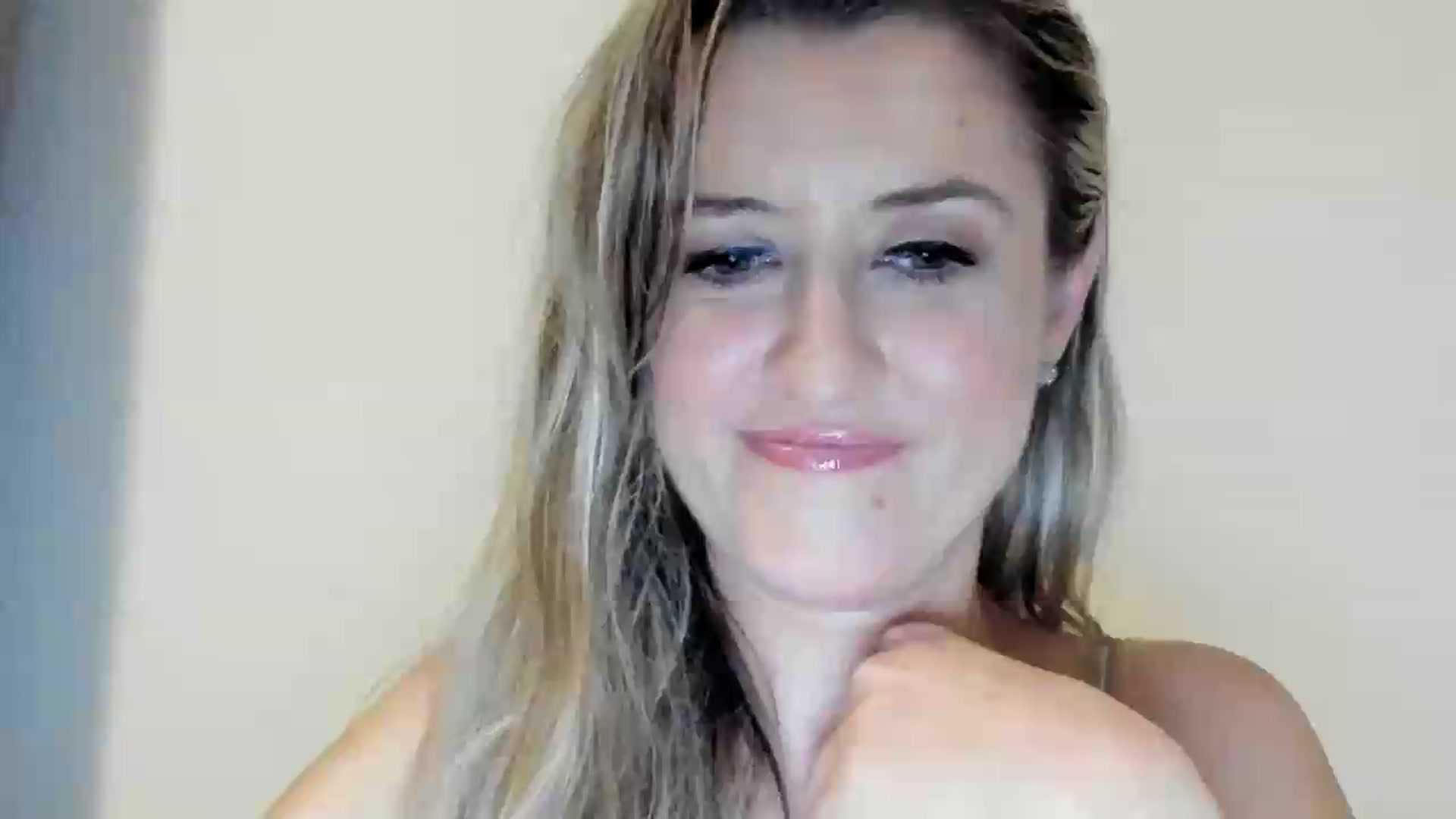 Gallery image thumbnail from BestDream's myfreecams stream on, 09/05/2026, 24:53 image 3 of 20