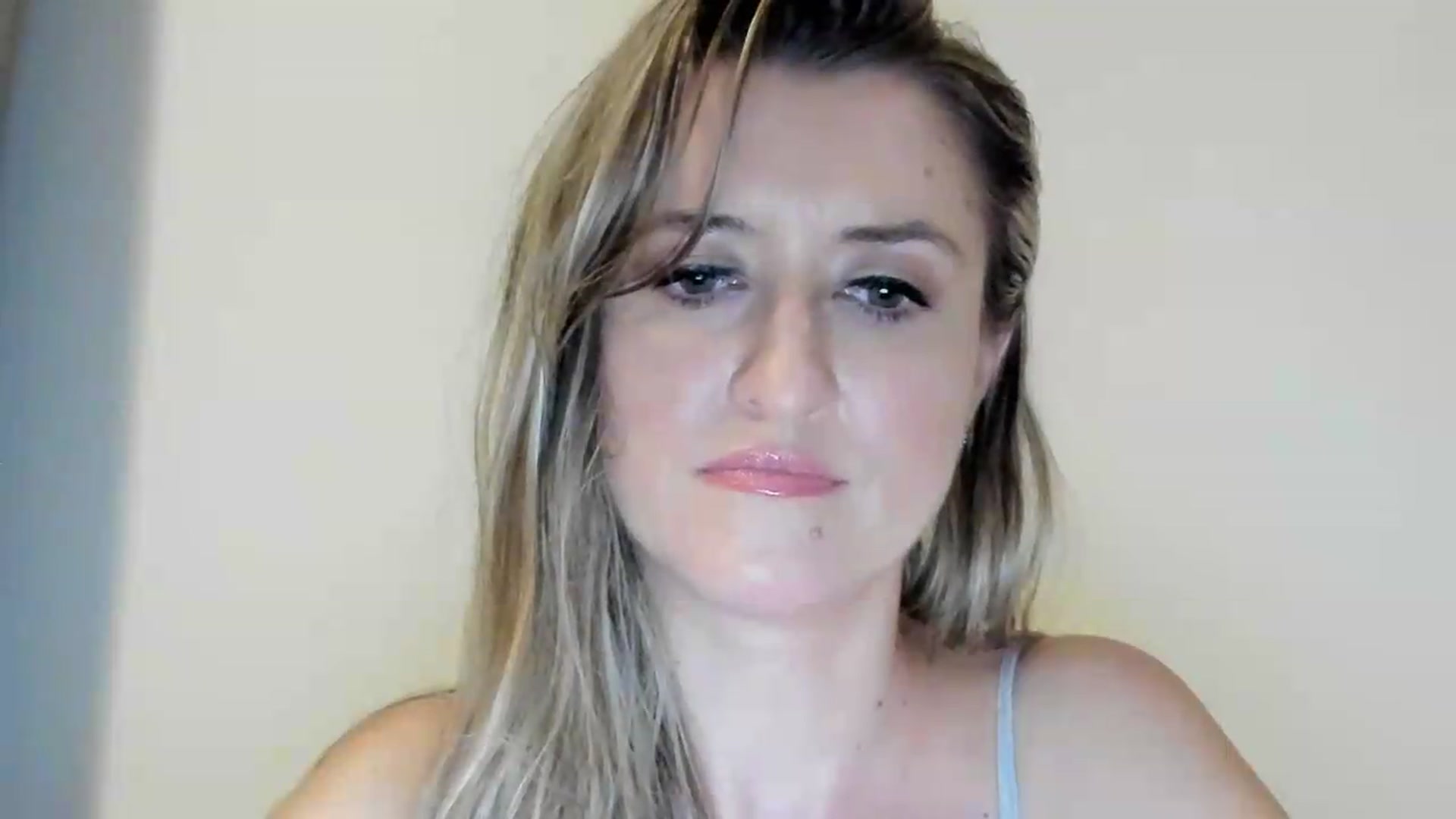 Gallery image thumbnail from BestDream's myfreecams stream on, 09/05/2026, 24:53 image 18 of 20
