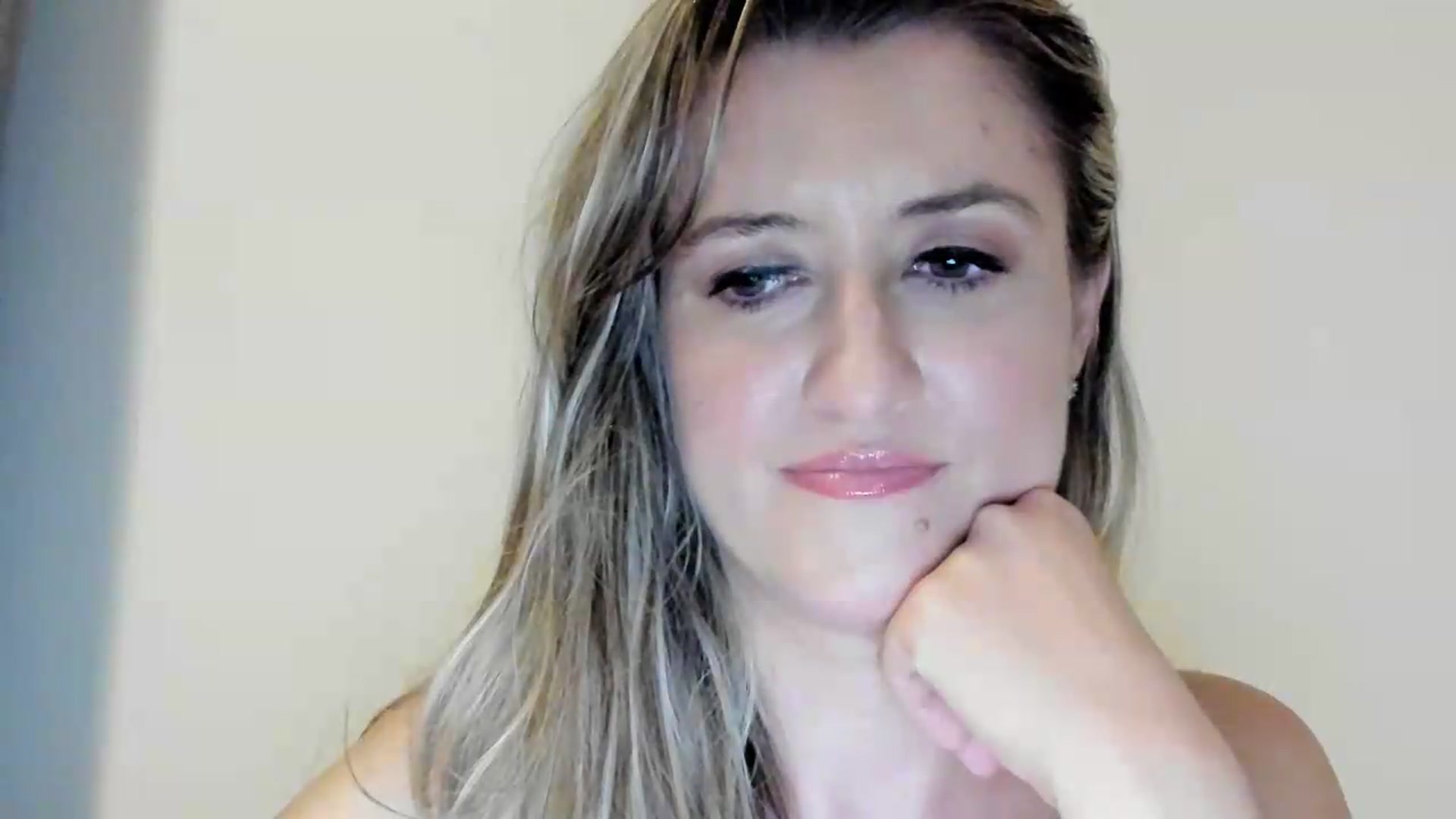 Gallery image thumbnail from BestDream's myfreecams stream on, 09/05/2026, 24:53 image 7 of 20