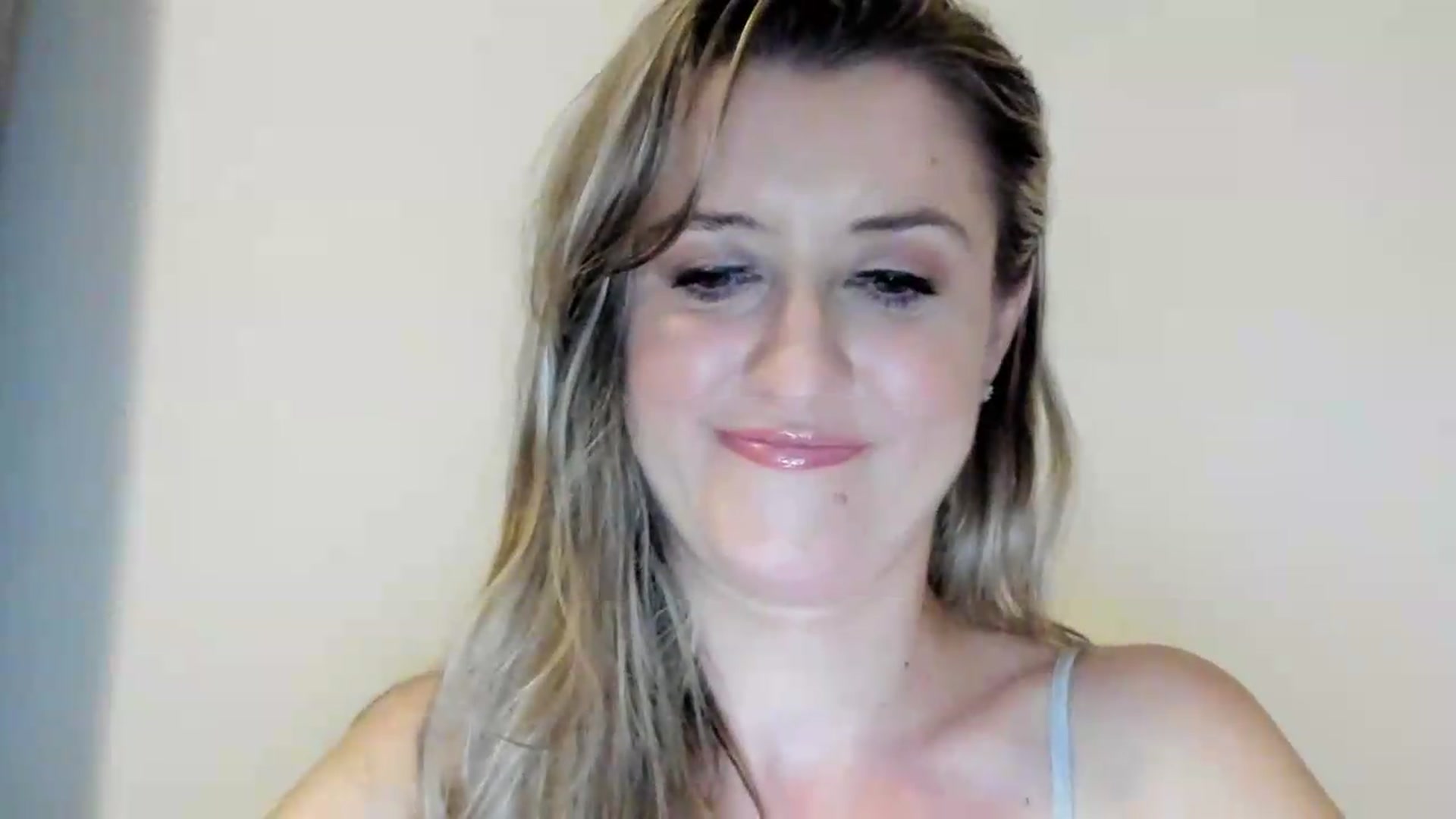 Gallery image thumbnail from BestDream's myfreecams stream on, 09/05/2026, 24:53 image 11 of 20