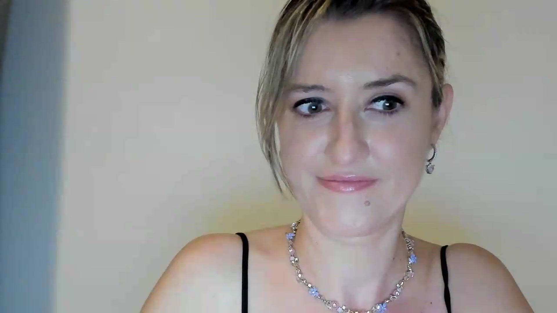 Gallery image thumbnail from BestDream's myfreecams stream on, 09/05/2026, 21:16 image 11 of 20