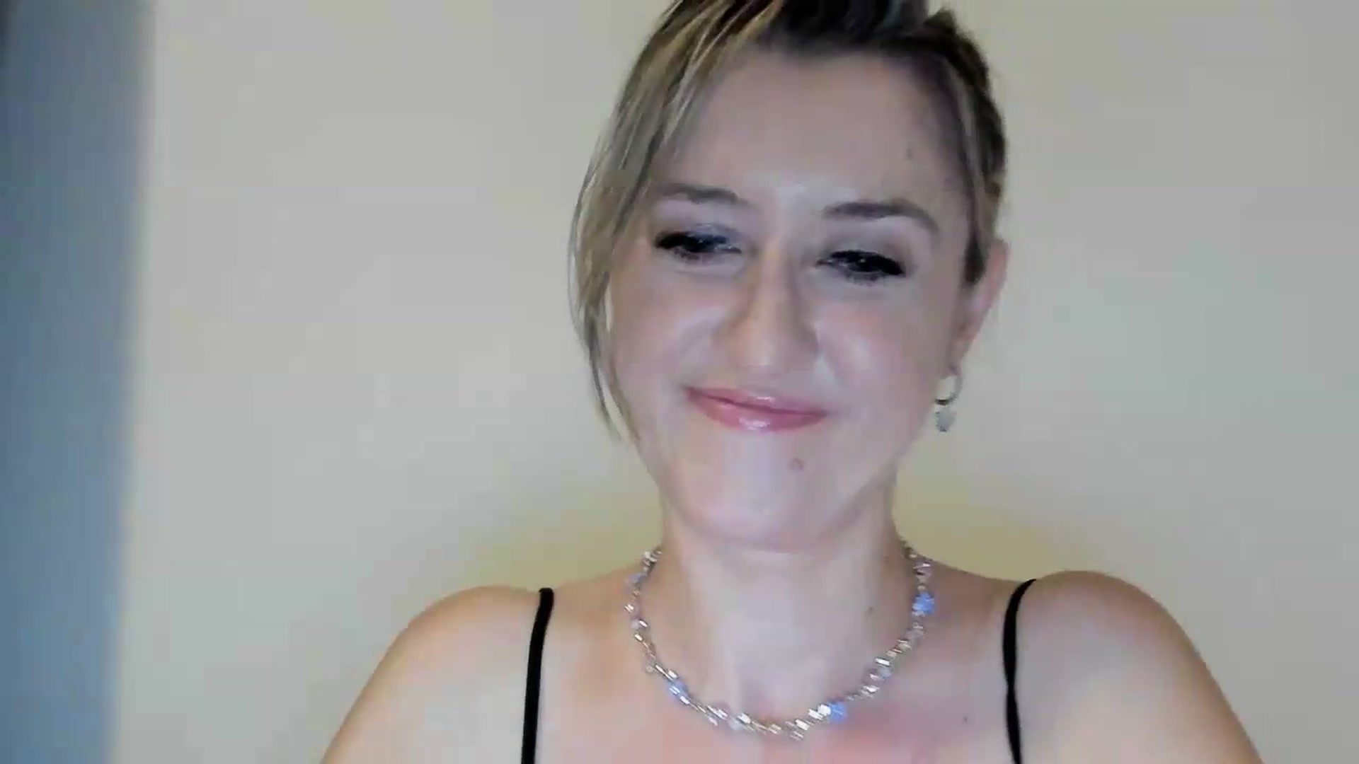 Gallery image thumbnail from BestDream's myfreecams stream on, 09/05/2026, 21:16 image 7 of 20