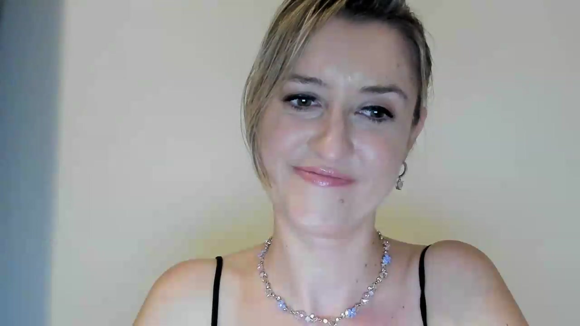 Gallery image thumbnail from BestDream's myfreecams stream on, 09/05/2026, 21:16 image 5 of 20