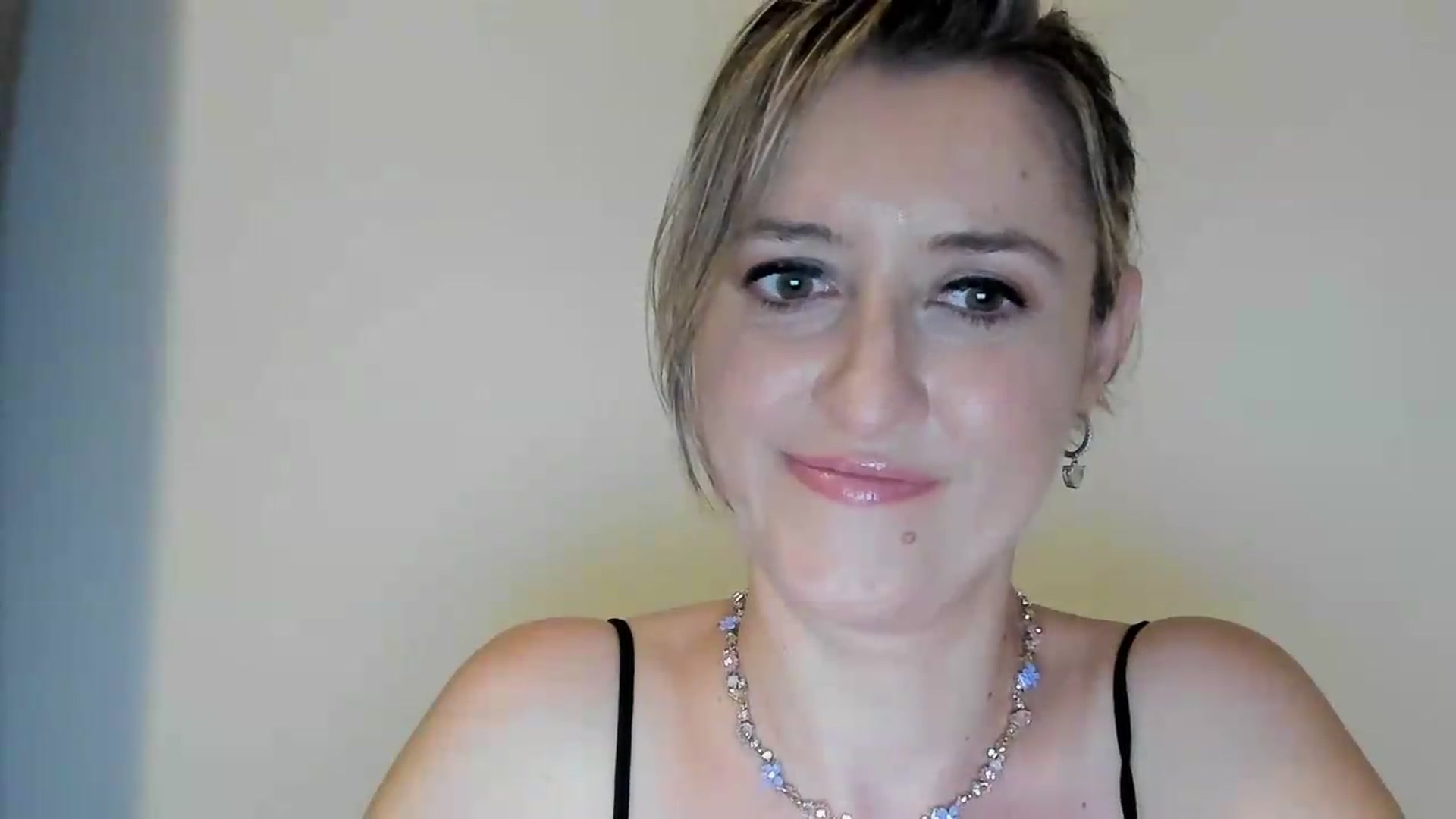 Gallery image thumbnail from BestDream's myfreecams stream on, 09/05/2026, 21:16 image 18 of 20