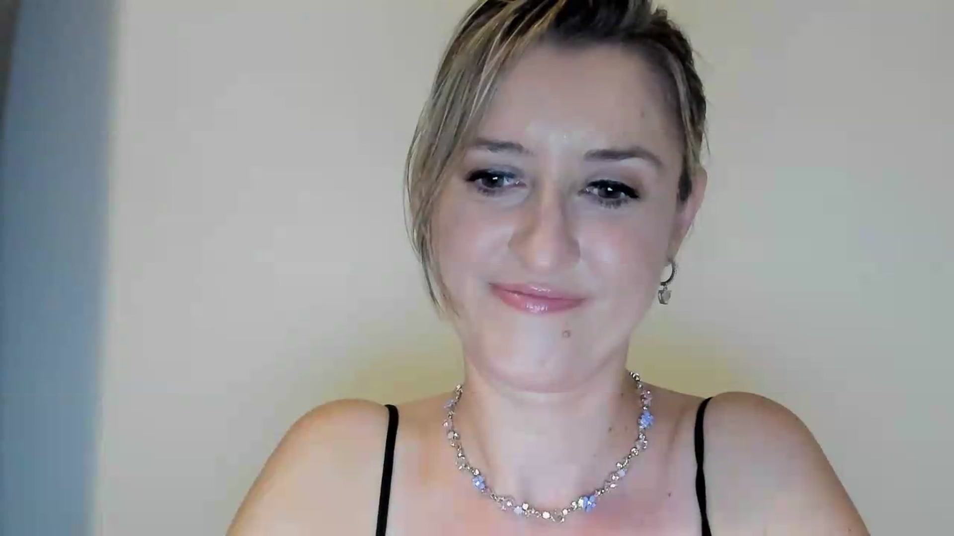 Gallery image thumbnail from BestDream's myfreecams stream on, 09/05/2026, 21:16 image 8 of 20