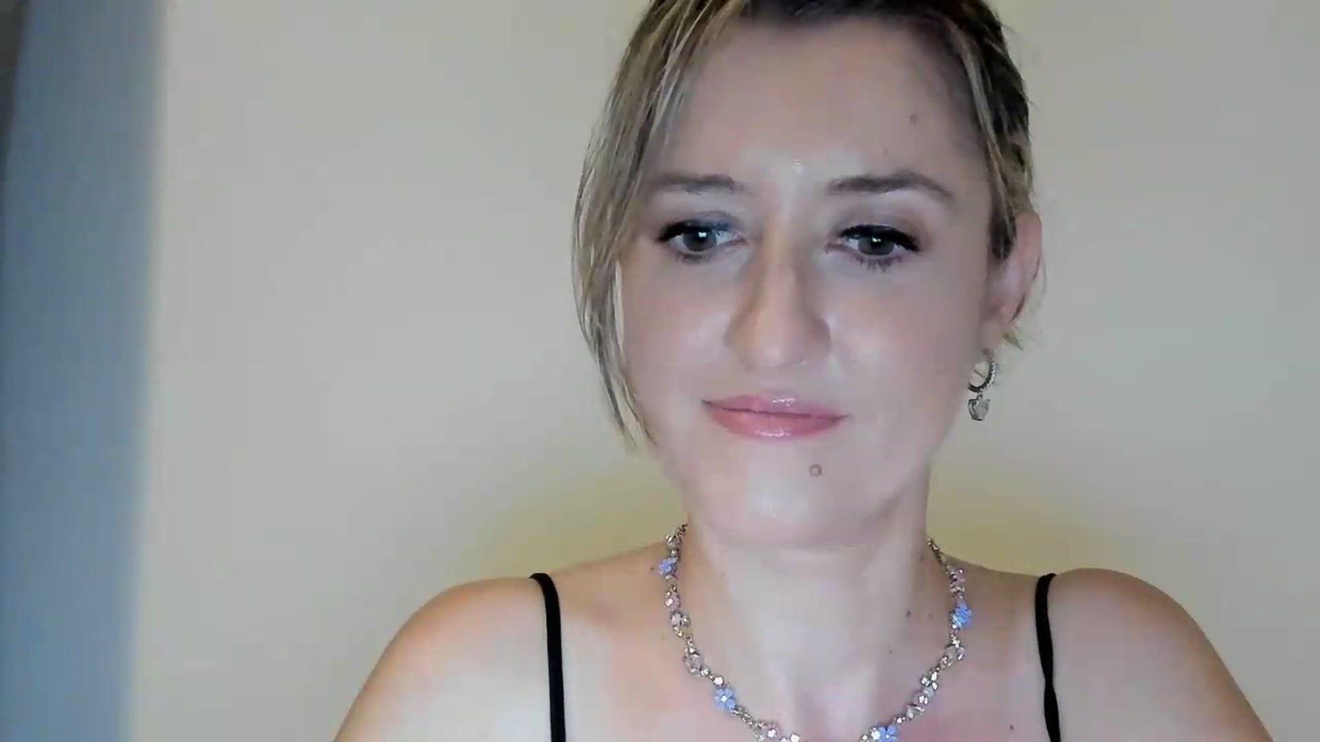 Gallery image thumbnail from BestDream's myfreecams stream on, 09/05/2026, 21:16 image 17 of 20