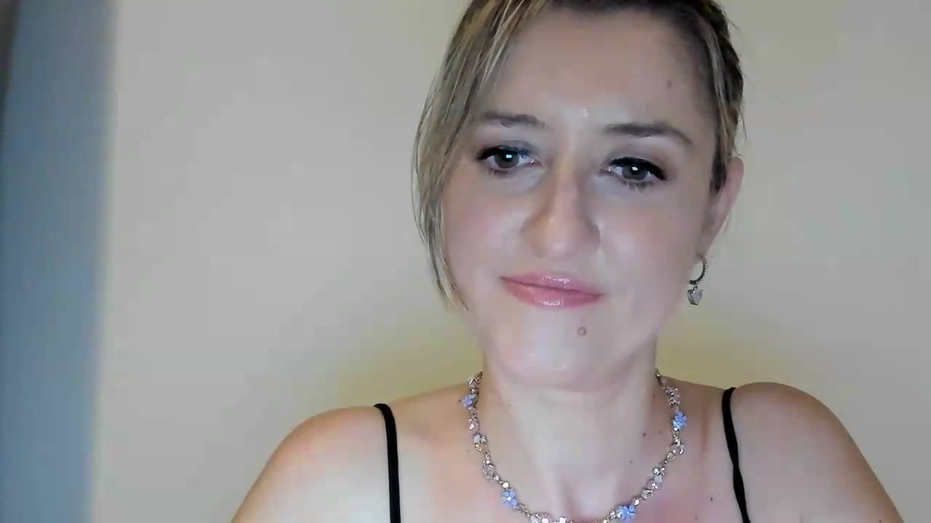 Gallery image thumbnail from BestDream's myfreecams stream on, 09/05/2026, 21:16 image 14 of 20