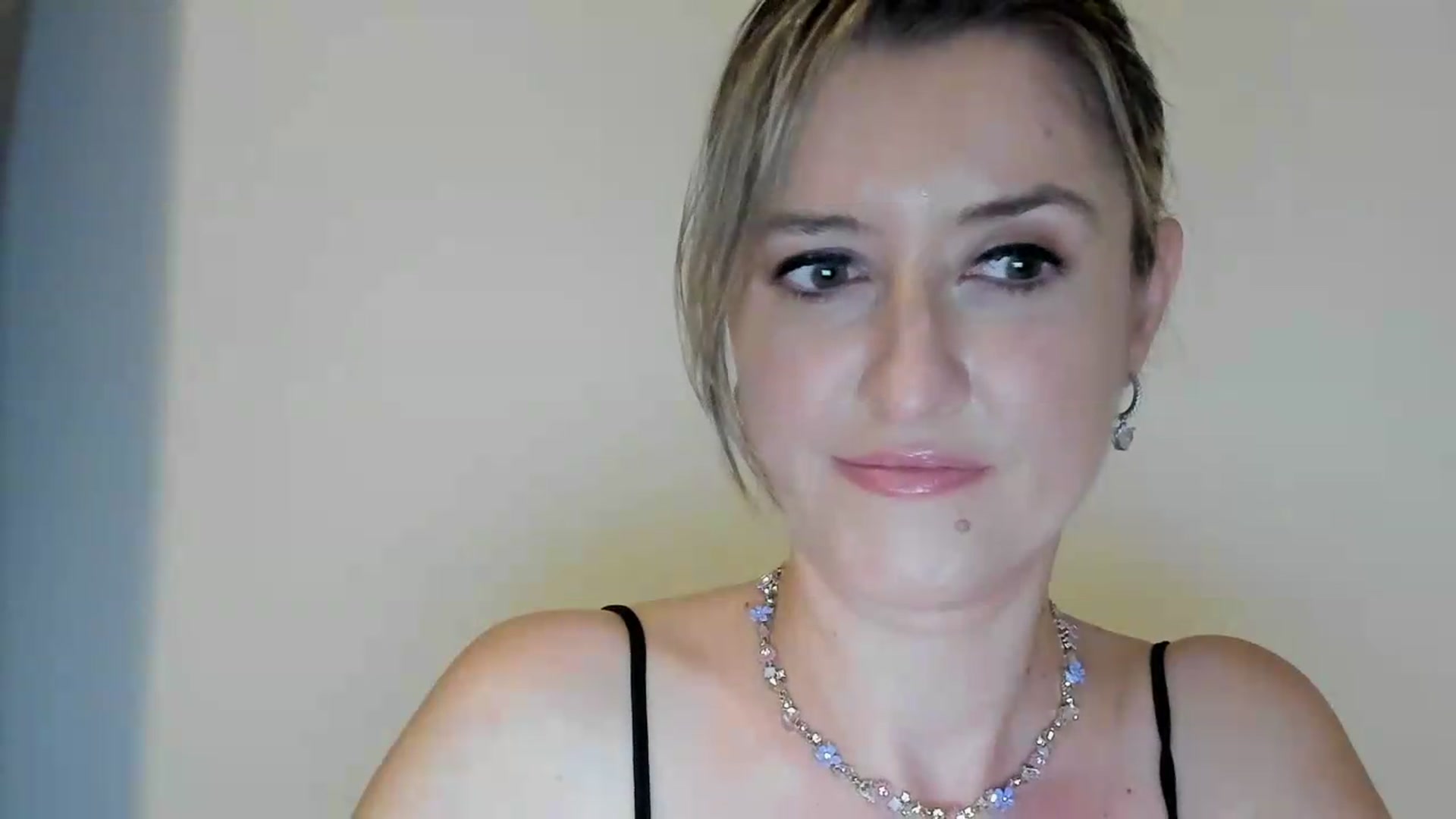 Gallery image thumbnail from BestDream's myfreecams stream on, 09/05/2026, 21:16 image 10 of 20