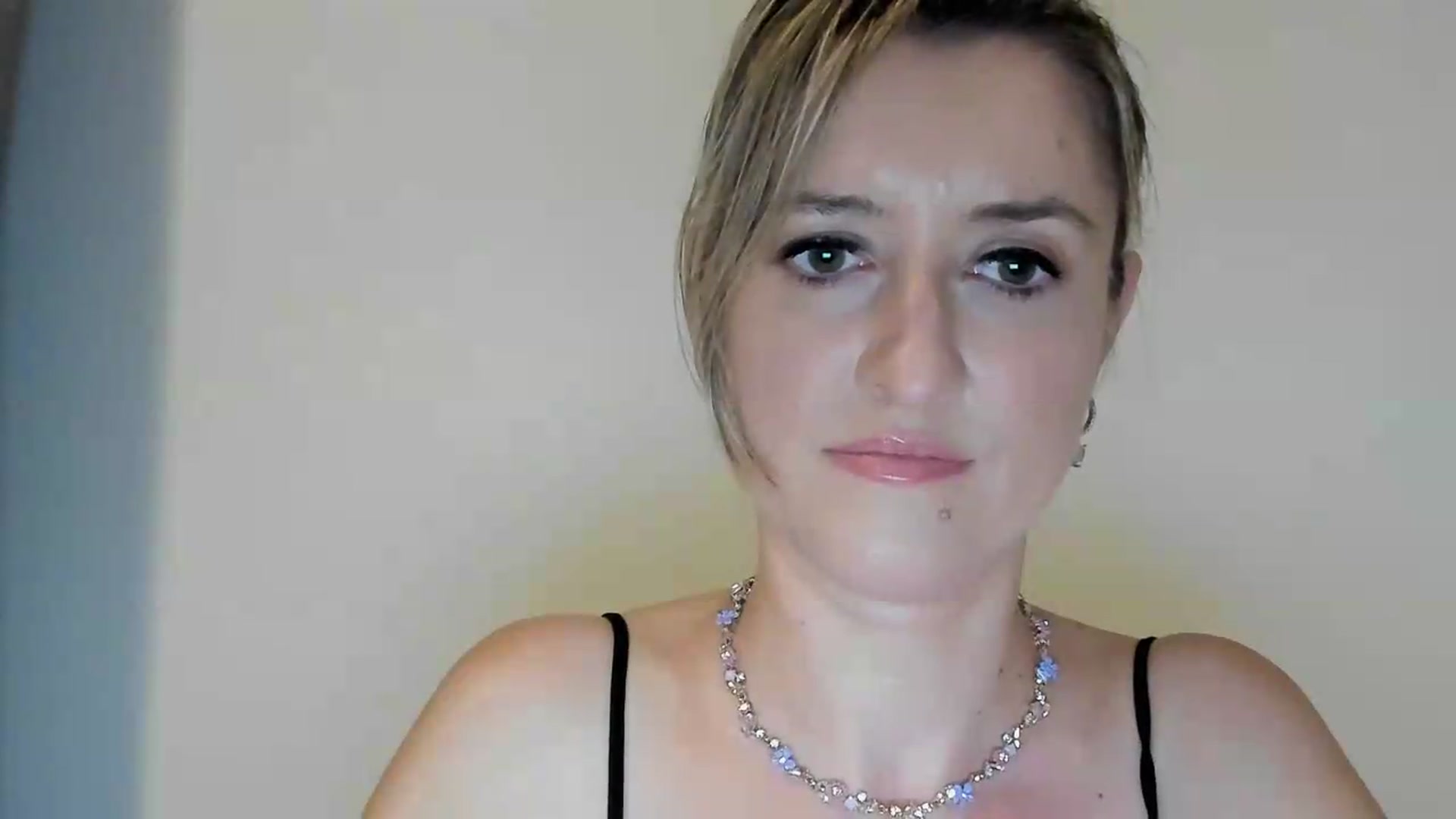 Gallery image thumbnail from BestDream's myfreecams stream on, 09/05/2026, 21:16 image 12 of 20