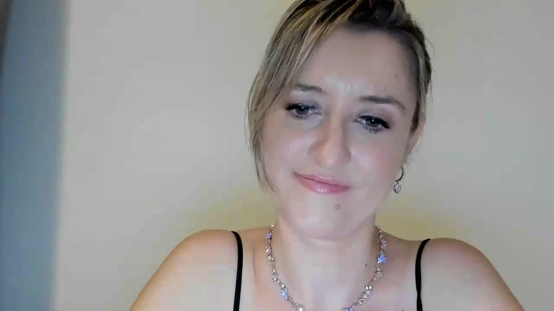 Gallery image thumbnail from BestDream's myfreecams stream on, 09/05/2026, 21:16 image 19 of 20
