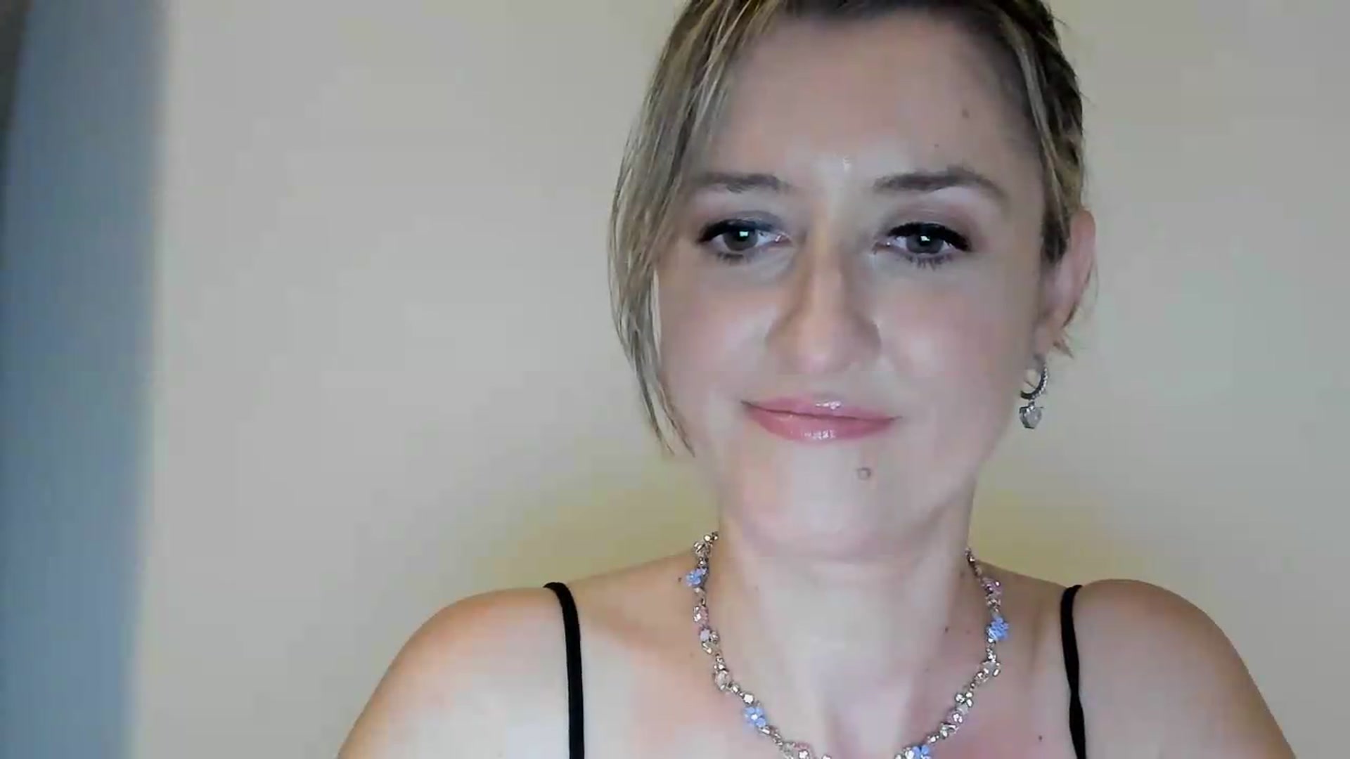 Gallery image thumbnail from BestDream's myfreecams stream on, 09/05/2026, 21:16 image 16 of 20