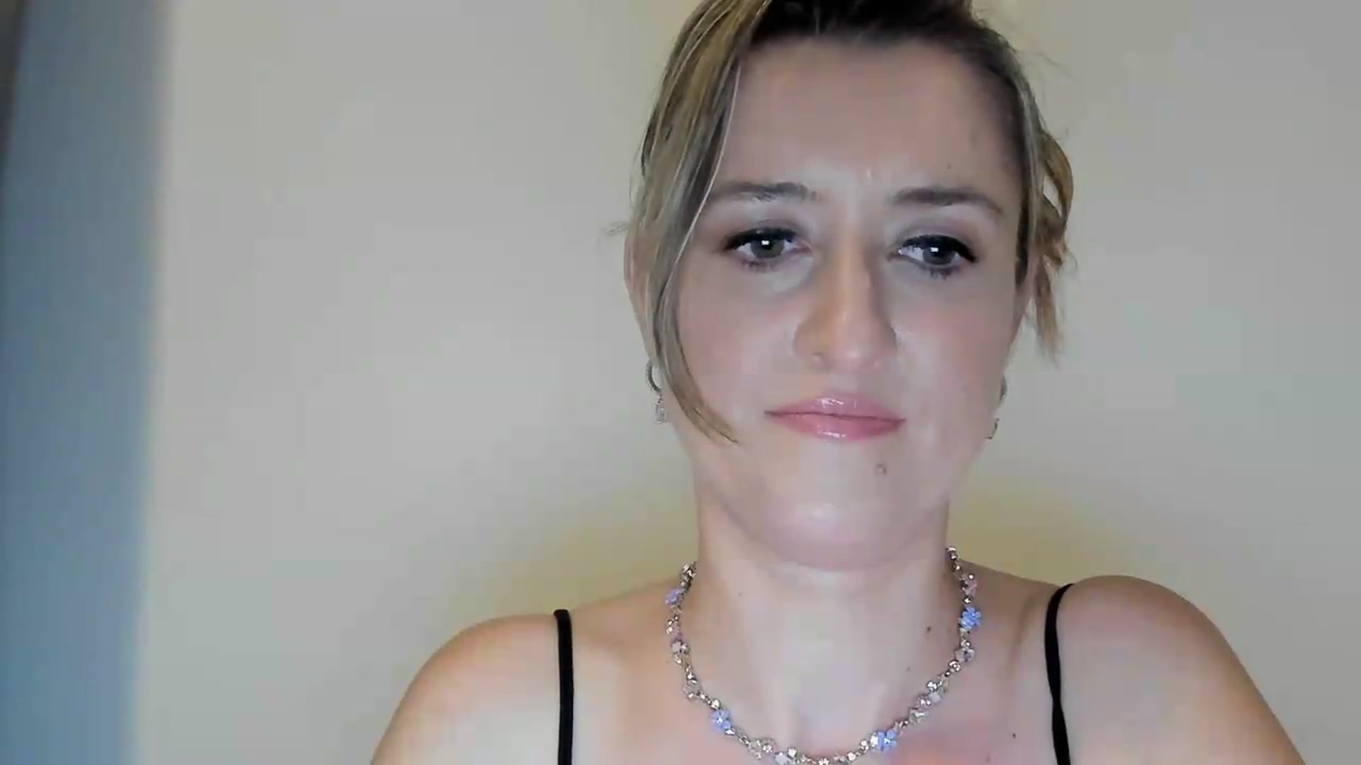 Gallery image thumbnail from BestDream's myfreecams stream on, 09/05/2026, 21:36 image 3 of 20