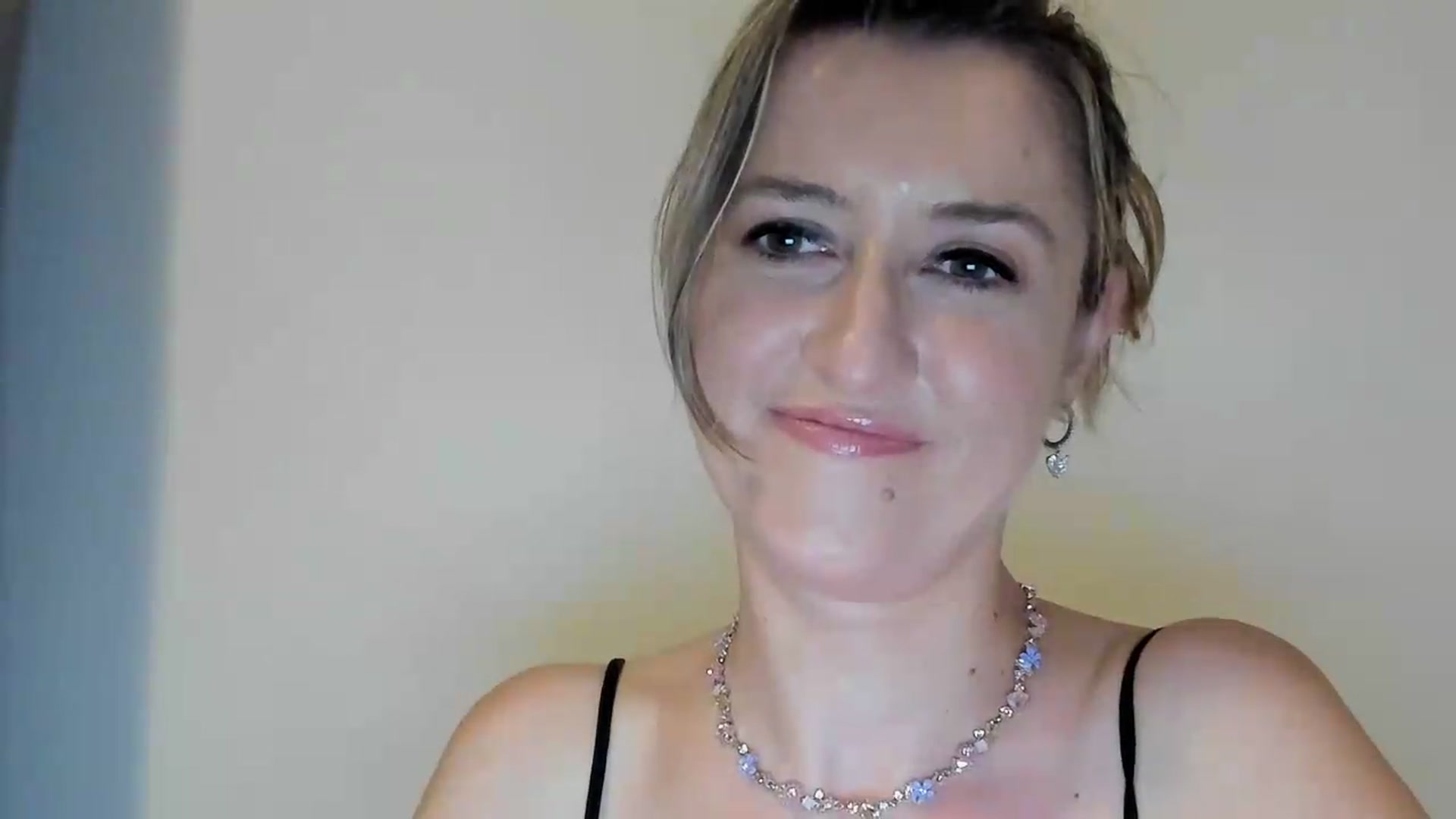 Gallery image thumbnail from BestDream's myfreecams stream on, 09/05/2026, 21:36 image 16 of 20