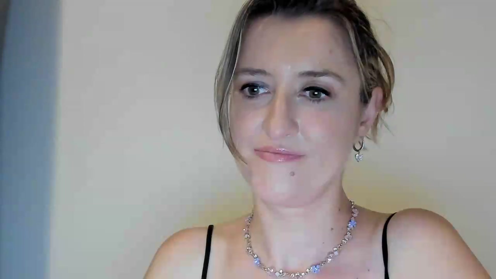 Gallery image thumbnail from BestDream's myfreecams stream on, 09/05/2026, 21:36 image 18 of 20