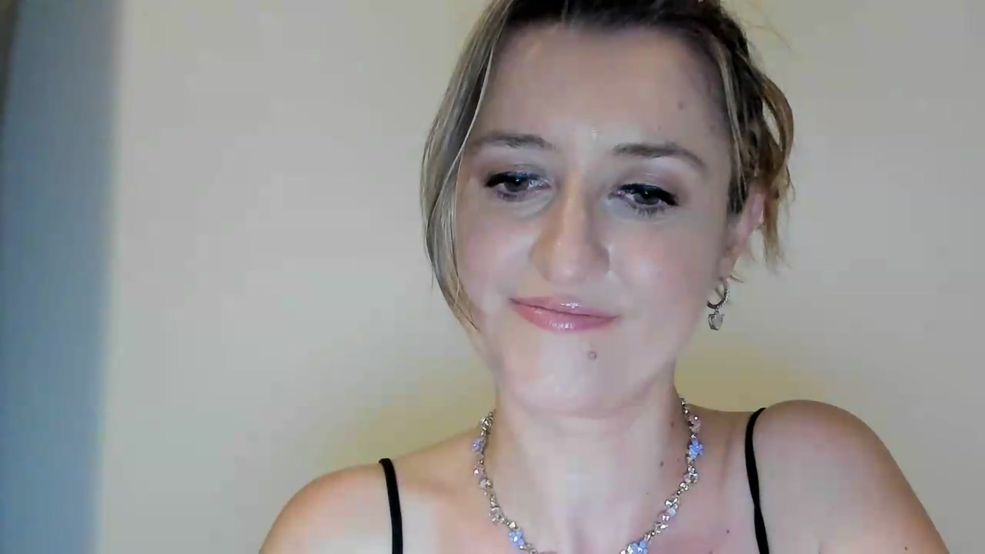 Gallery image thumbnail from BestDream's myfreecams stream on, 09/05/2026, 21:36 image 2 of 20