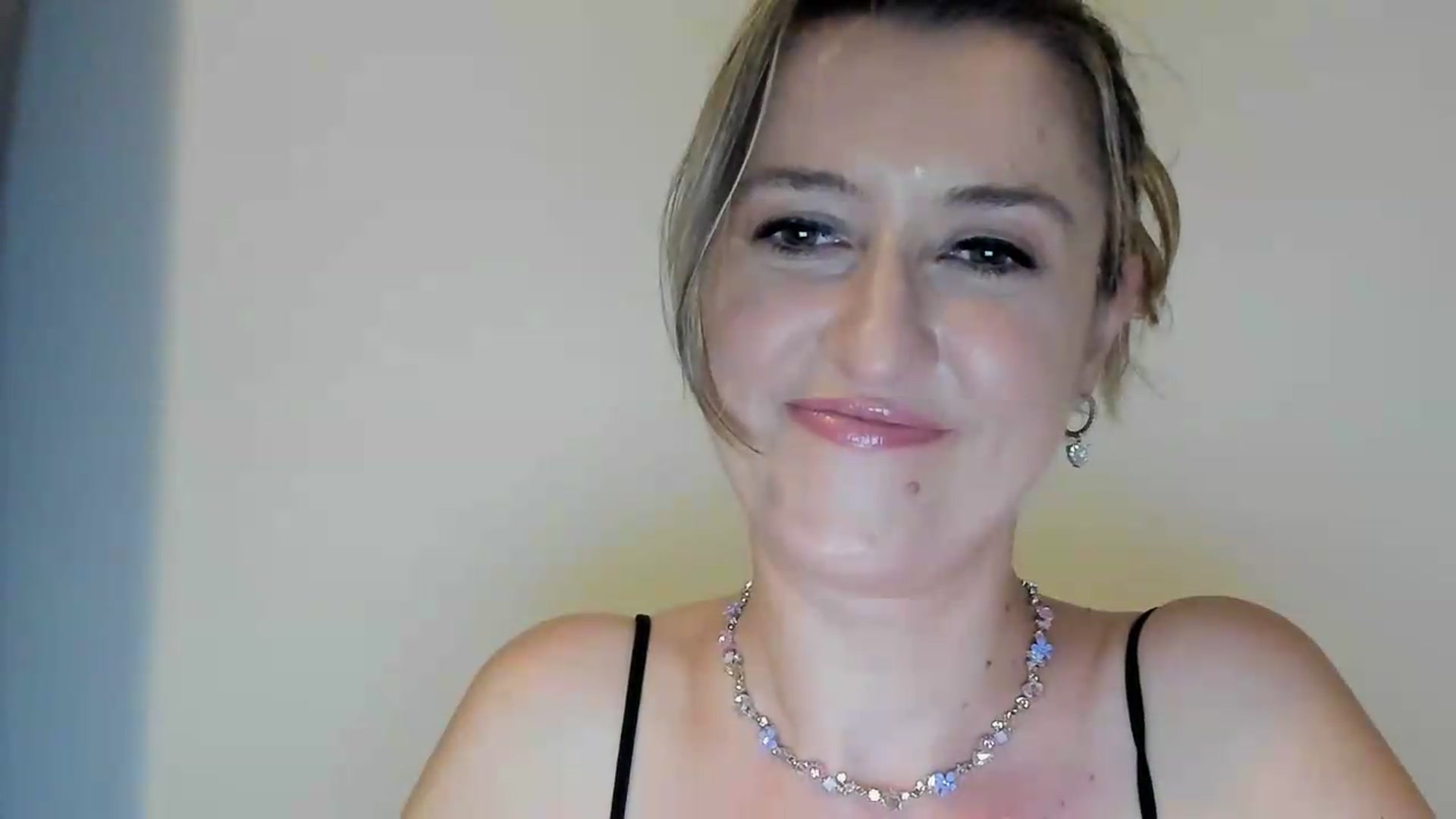Gallery image thumbnail from BestDream's myfreecams stream on, 09/05/2026, 21:36 image 12 of 20
