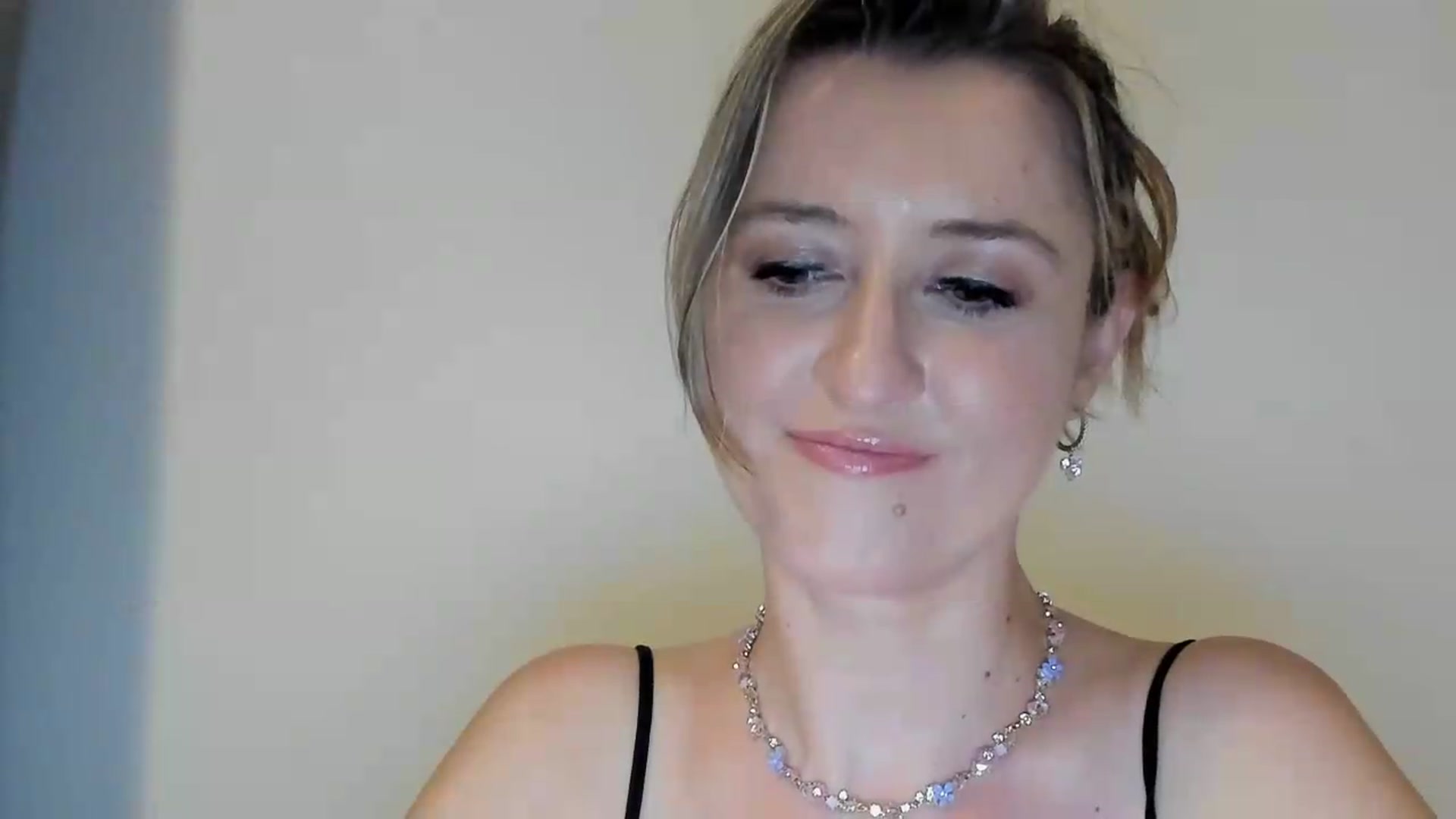 Gallery image thumbnail from BestDream's myfreecams stream on, 09/05/2026, 21:36 image 10 of 20