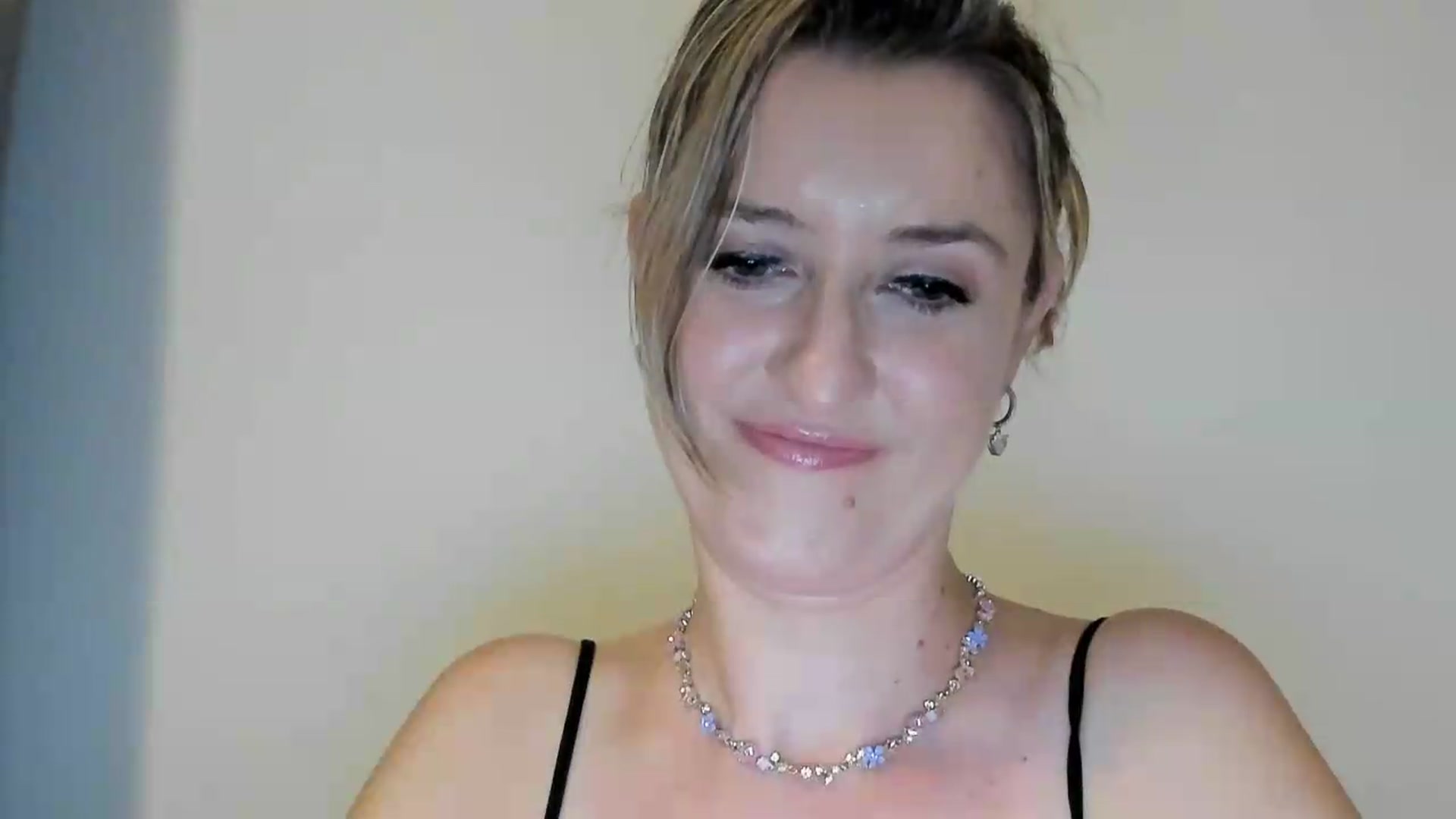 Gallery image thumbnail from BestDream's myfreecams stream on, 09/05/2026, 21:55 image 17 of 20