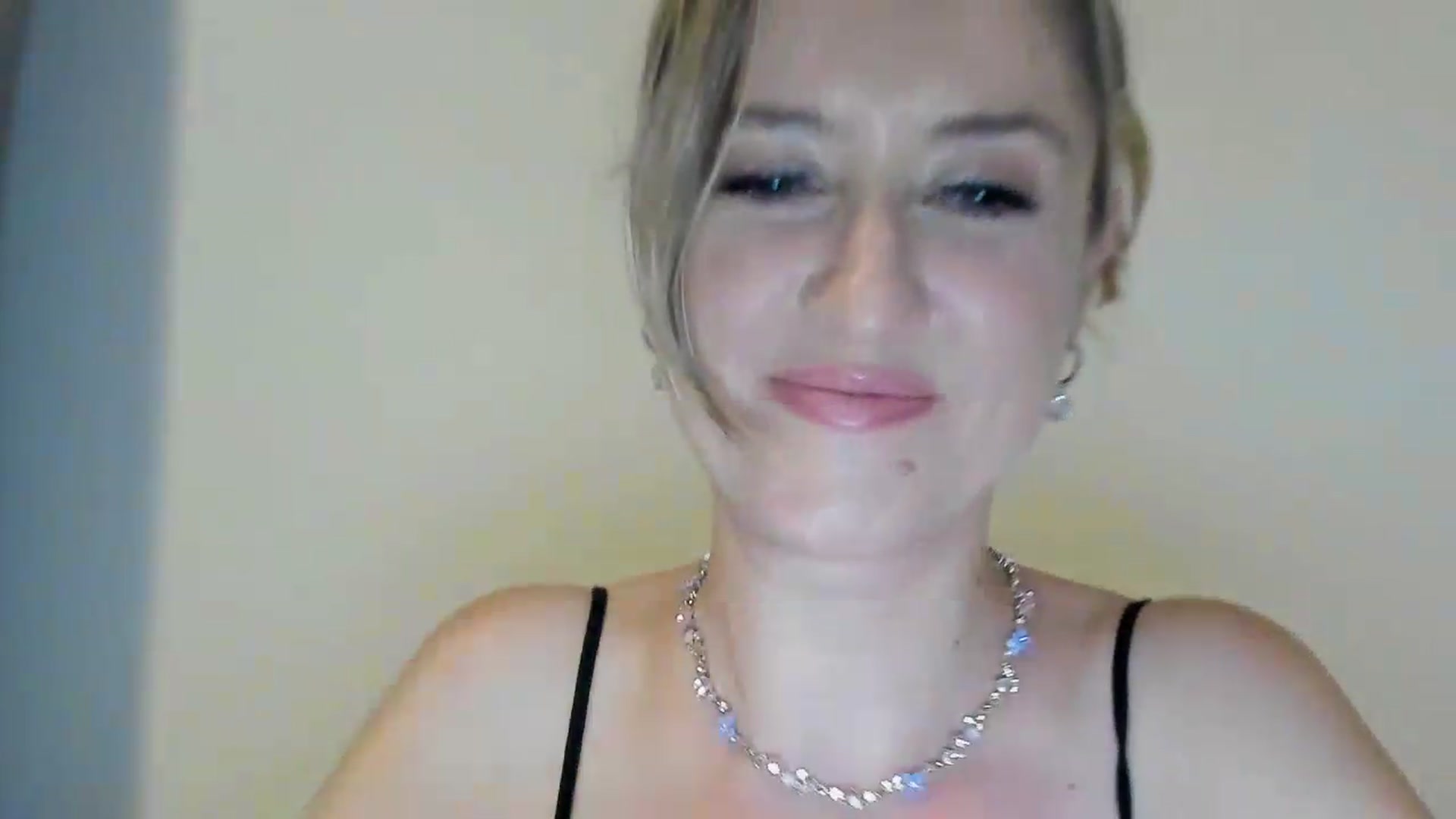 Gallery image thumbnail from BestDream's myfreecams stream on, 09/05/2026, 21:55 image 4 of 20