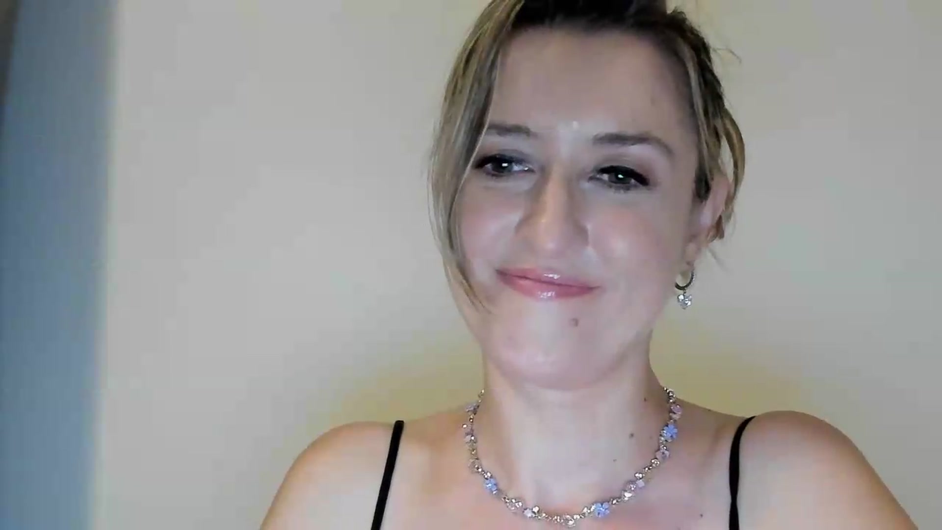 Gallery image thumbnail from BestDream's myfreecams stream on, 09/05/2026, 21:55 image 16 of 20