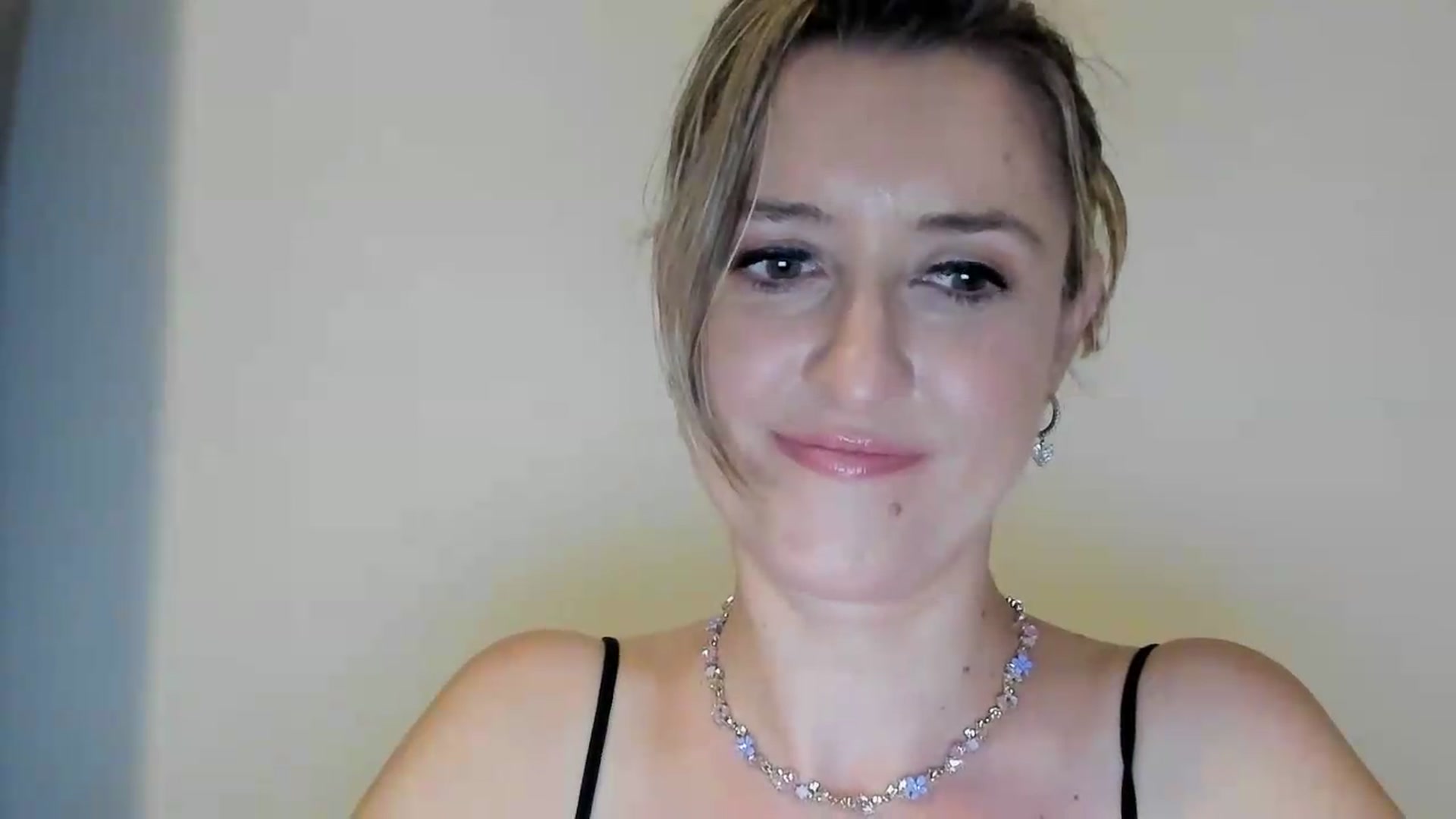 Gallery image thumbnail from BestDream's myfreecams stream on, 09/05/2026, 21:55 image 10 of 20