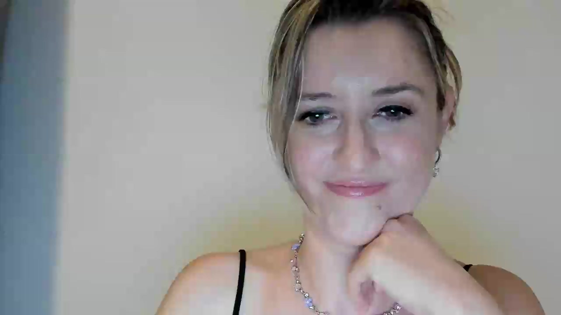 Gallery image thumbnail from BestDream's myfreecams stream on, 09/05/2026, 21:55 image 14 of 20