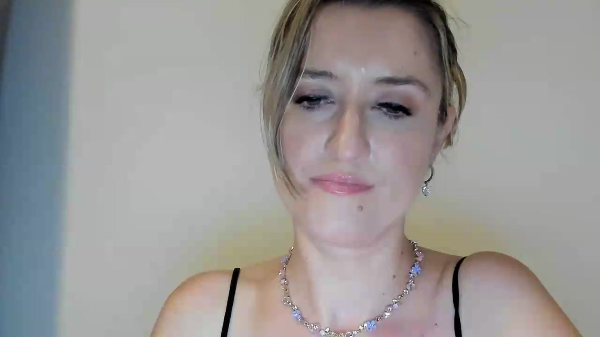 Gallery image thumbnail from BestDream's myfreecams stream on, 09/05/2026, 21:55 image 8 of 20
