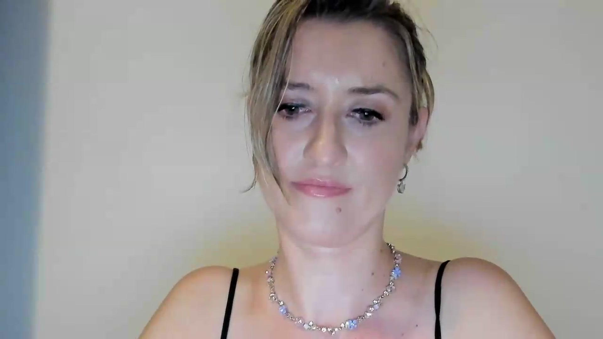 Gallery image thumbnail from BestDream's myfreecams stream on, 09/05/2026, 22:31 image 6 of 20