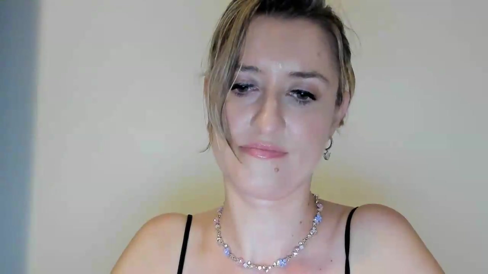 Gallery image thumbnail from BestDream's myfreecams stream on, 09/05/2026, 22:31 image 2 of 20