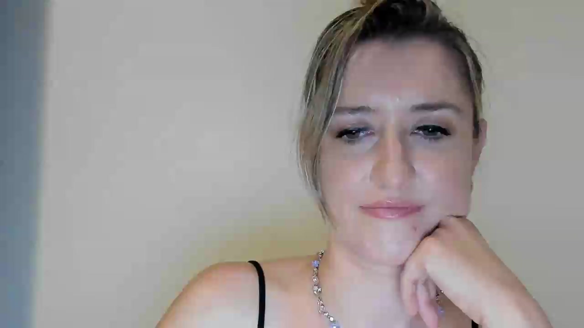 Gallery image thumbnail from BestDream's myfreecams stream on, 09/05/2026, 23:03 image 16 of 20