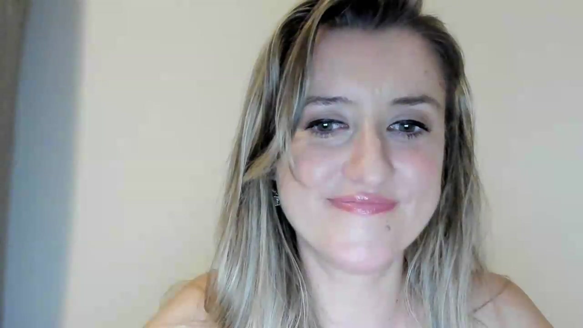 Gallery image thumbnail from BestDream's myfreecams stream on, 09/07/2026, 24:34 image 16 of 20