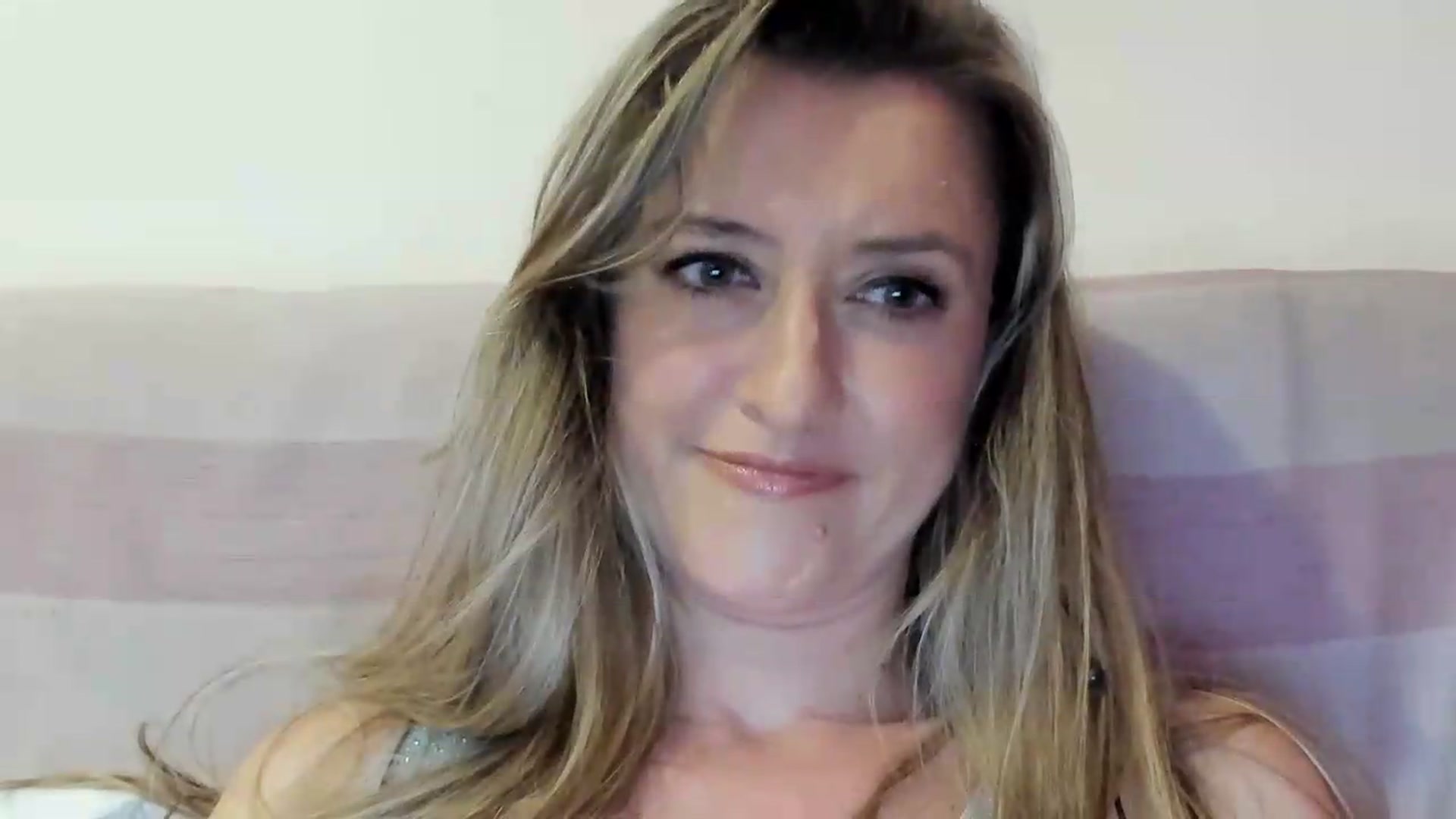 Gallery image thumbnail from BestDream's myfreecams stream on, 09/10/2026, 23:40 image 18 of 20
