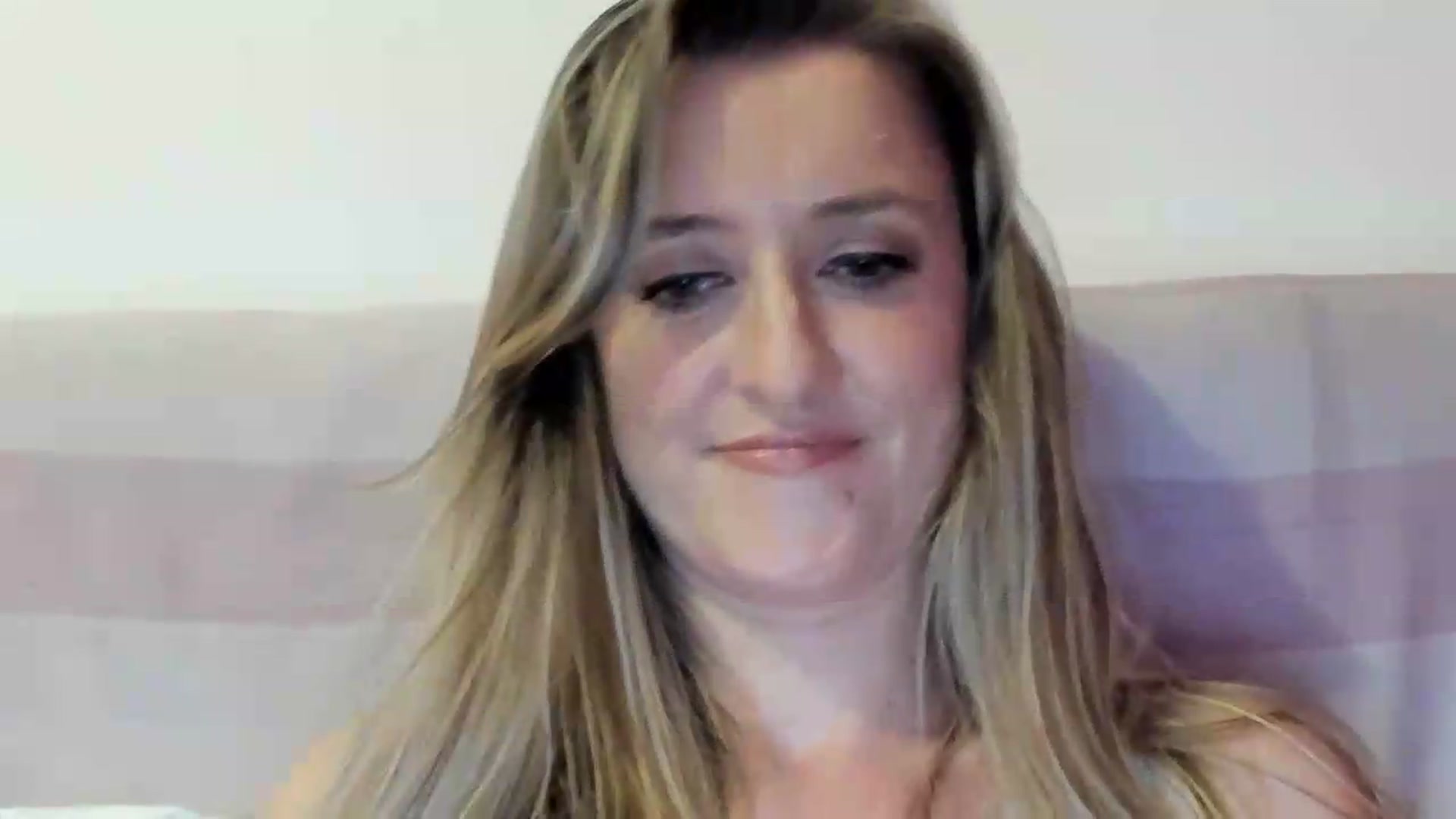 Gallery image thumbnail from BestDream's myfreecams stream on, 09/10/2026, 23:40 image 9 of 20