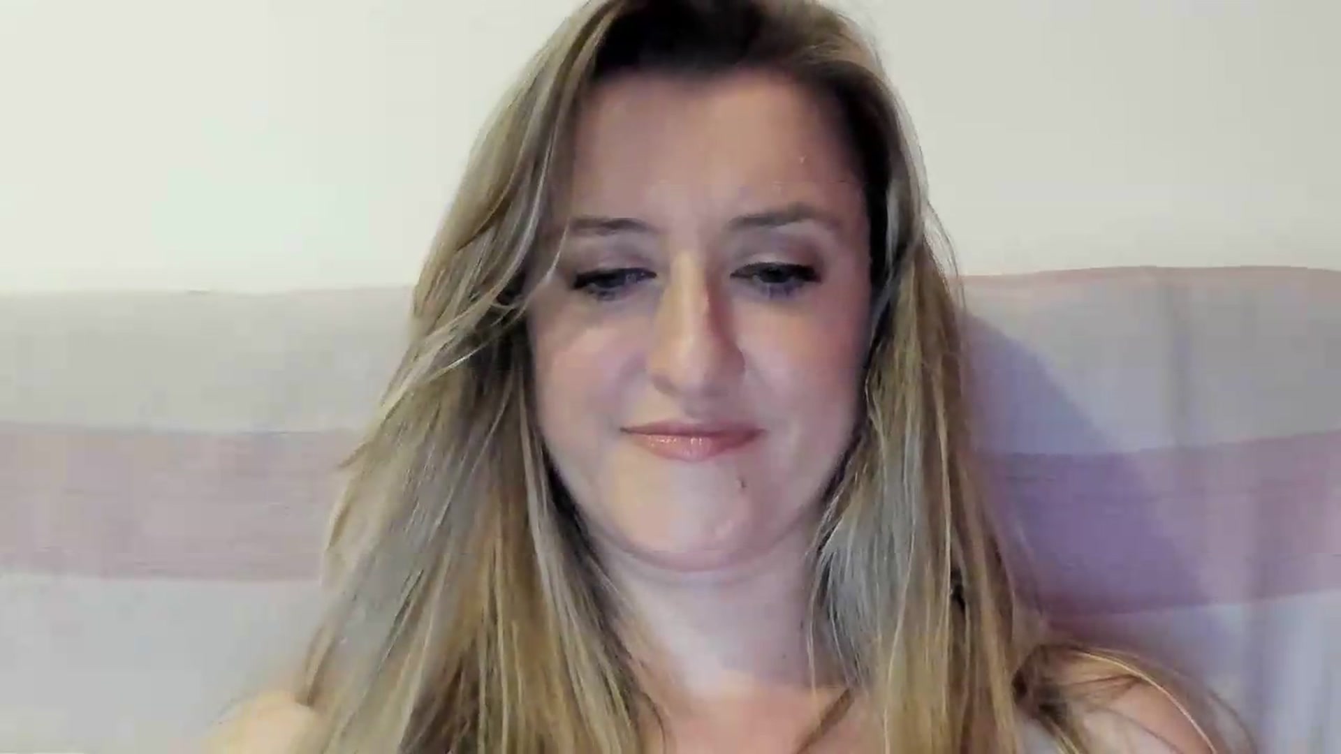 Gallery image thumbnail from BestDream's myfreecams stream on, 09/10/2026, 23:40 image 15 of 20