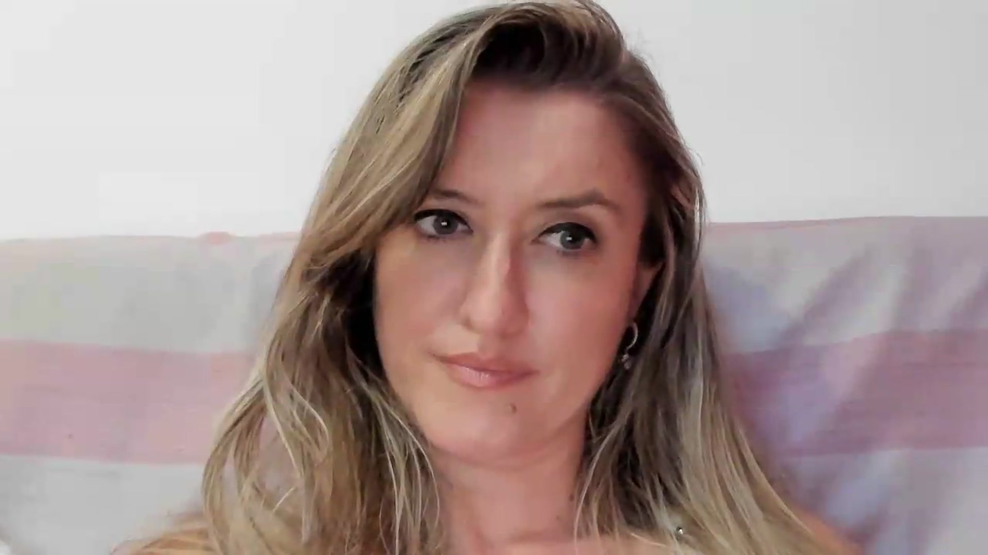 Gallery image thumbnail from BestDream's myfreecams stream on, 09/11/2026, 23:27 image 6 of 20