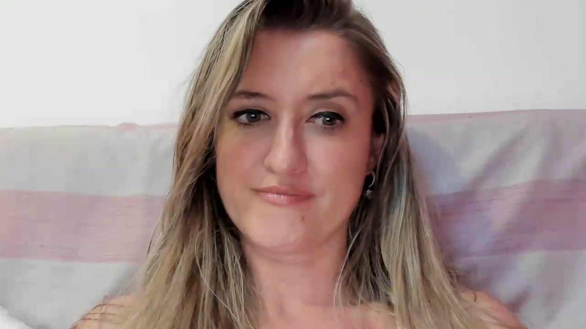 Gallery image thumbnail from BestDream's myfreecams stream on, 09/11/2026, 23:27 image 9 of 20