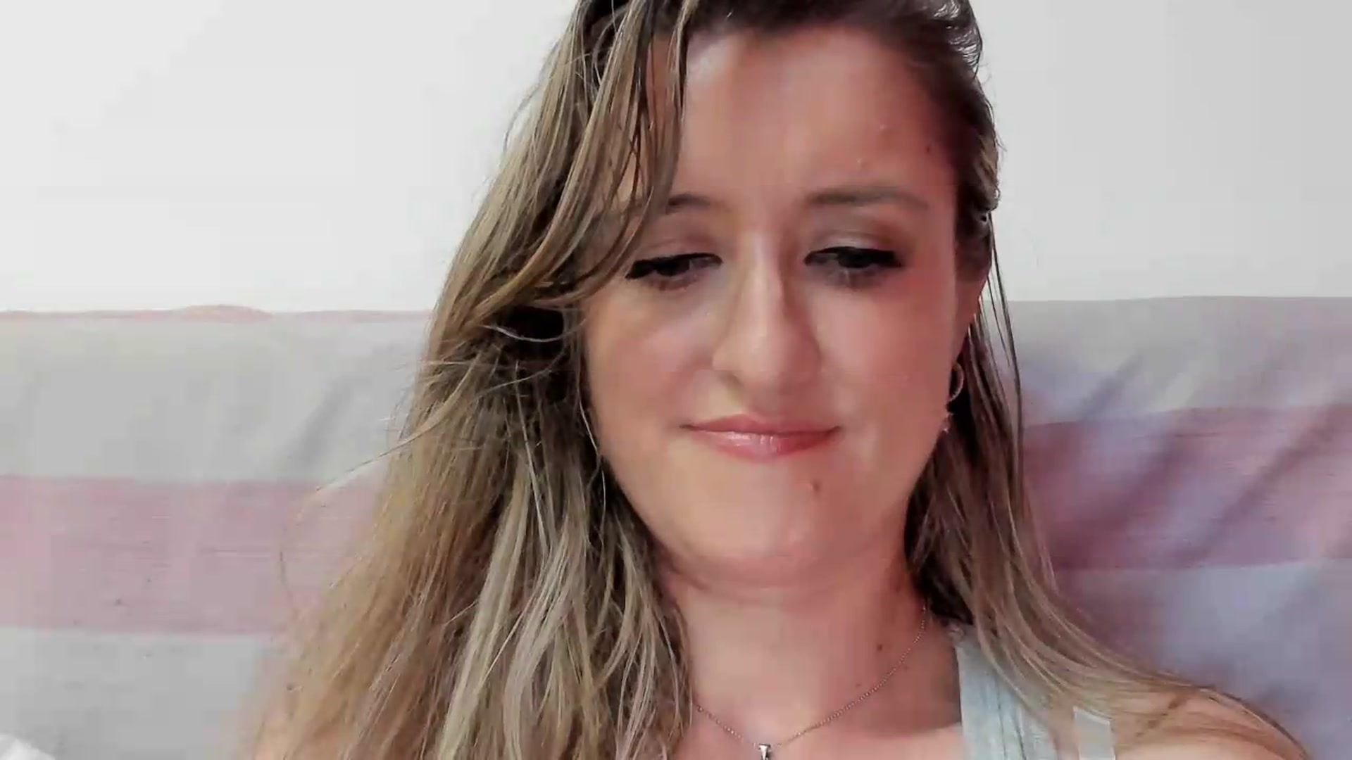 Gallery image thumbnail from BestDream's myfreecams stream on, 09/12/2026, 22:42 image 5 of 20