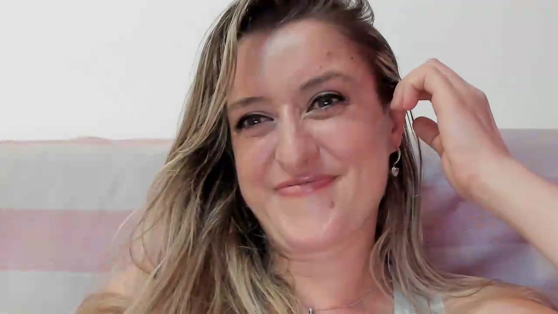 Gallery image thumbnail from BestDream's myfreecams stream on, 09/12/2026, 22:42 image 17 of 20