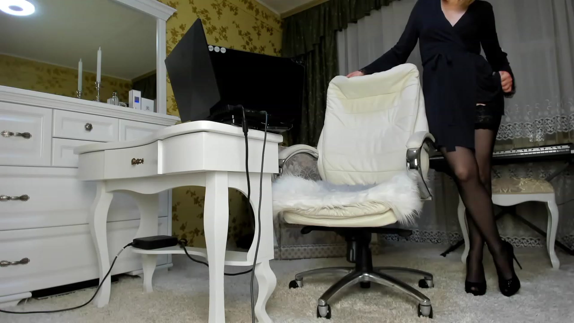 Gallery image thumbnail from BestLuvTrap's myfreecams stream on, 11/15/2022, 22:24 image 18 of 20