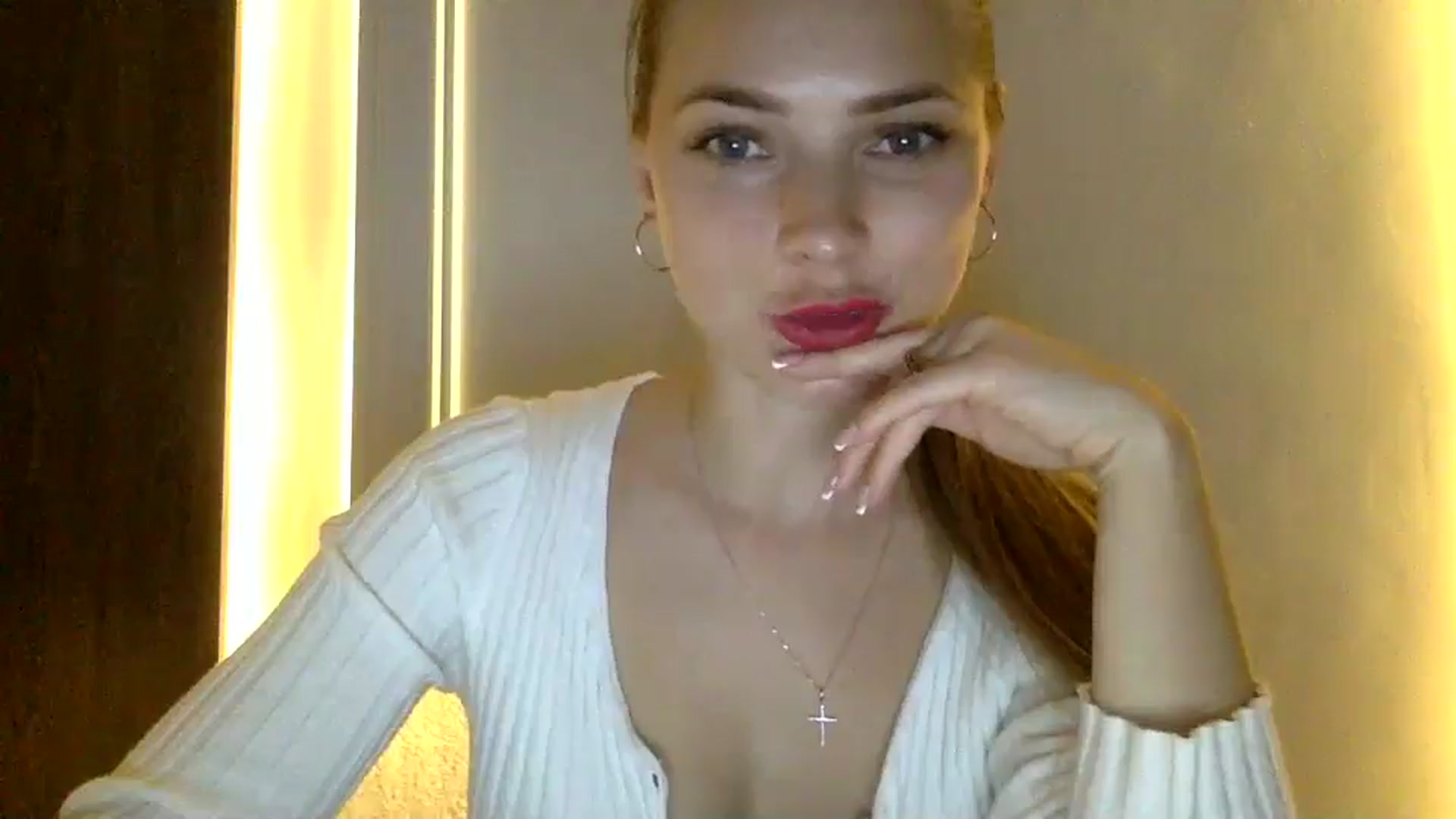Gallery image thumbnail from Bestannforu's myfreecams stream on, 02/02/2025, 16:31 image 18 of 20
